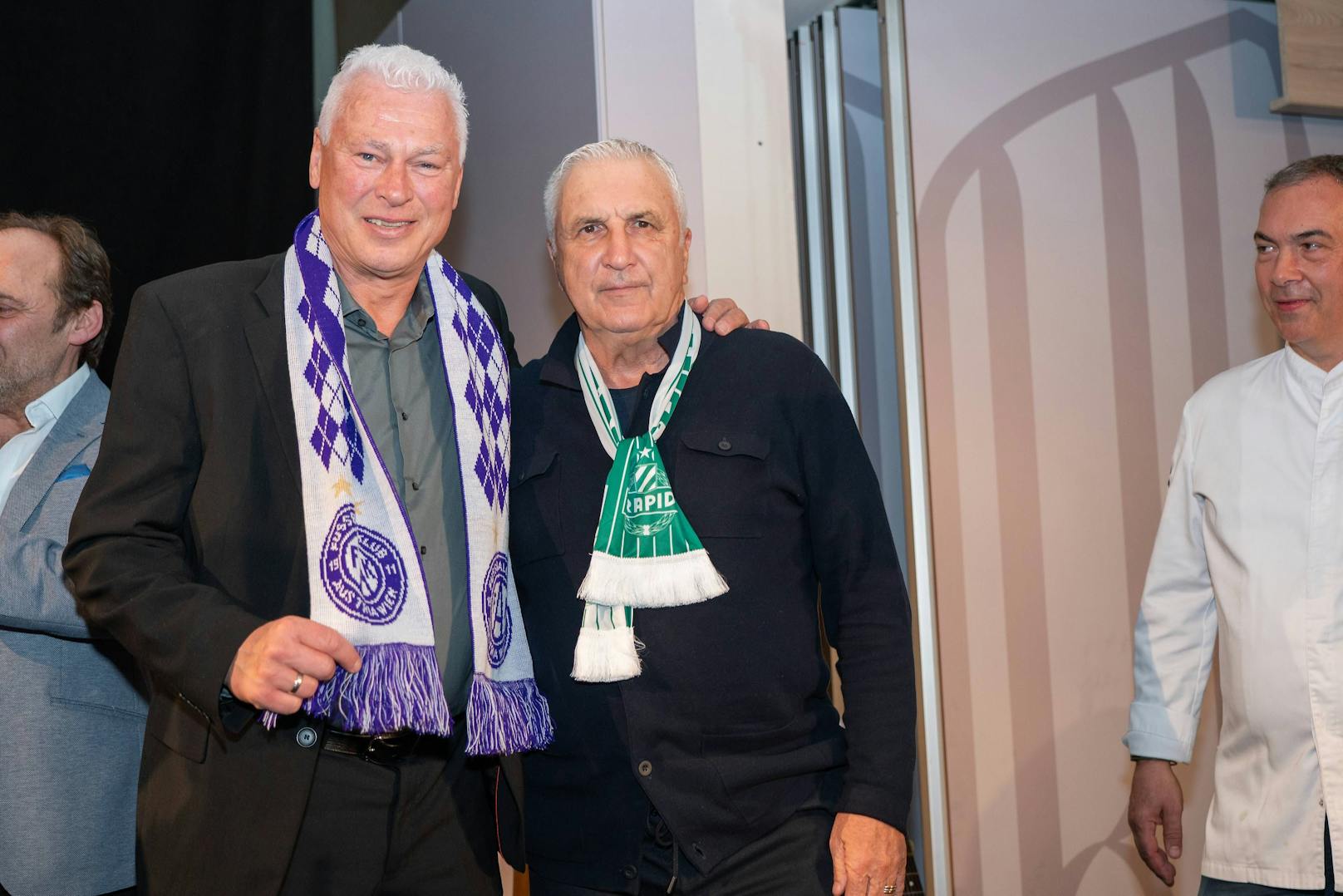 Toni Polster und Hans Krankl mit ihren Fan-Schals