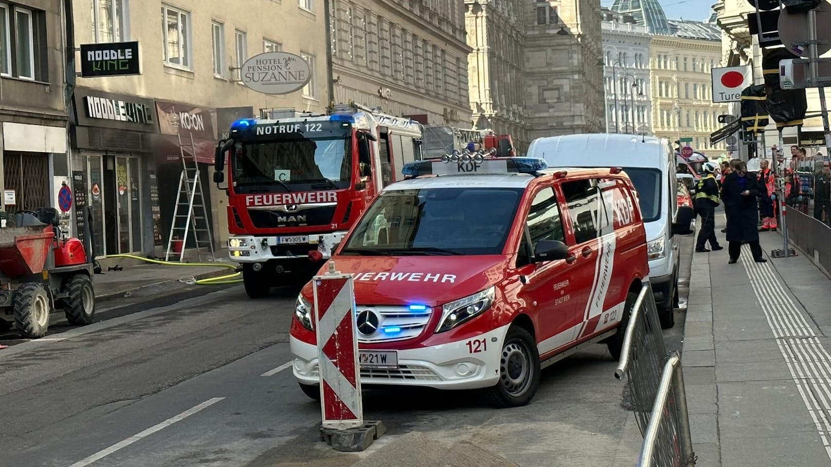 Nudel-Imbiss in Wiener City geht in Flammen auf