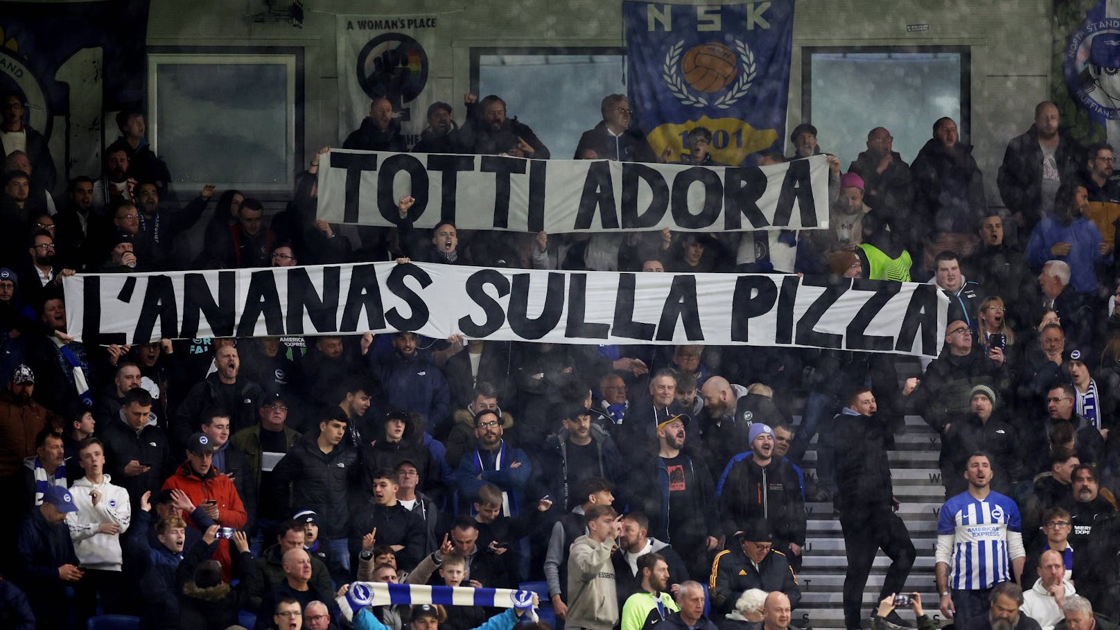 Kuriose Beschimpfung: "Totti mag Ananas auf der Pizza!"