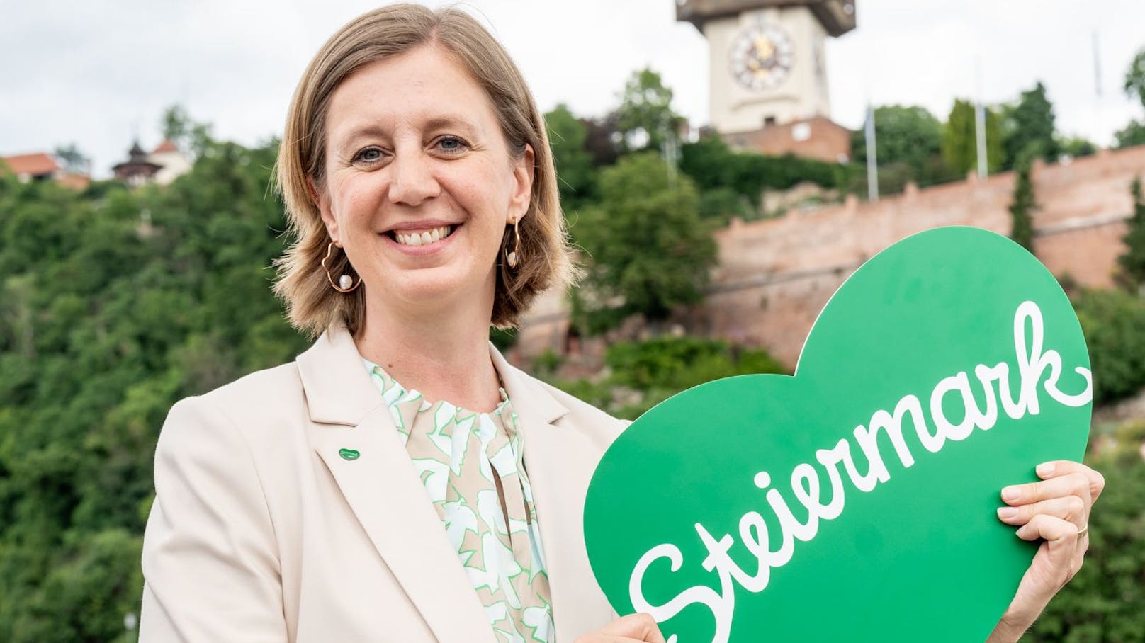 Tourismus-Landesrätin <strong>Barbara Eibinger-Miedl</strong> unterstützt steirische Hotellerie- und Gastrobetriebe bei der Optimierung des digitalen Auftritts
