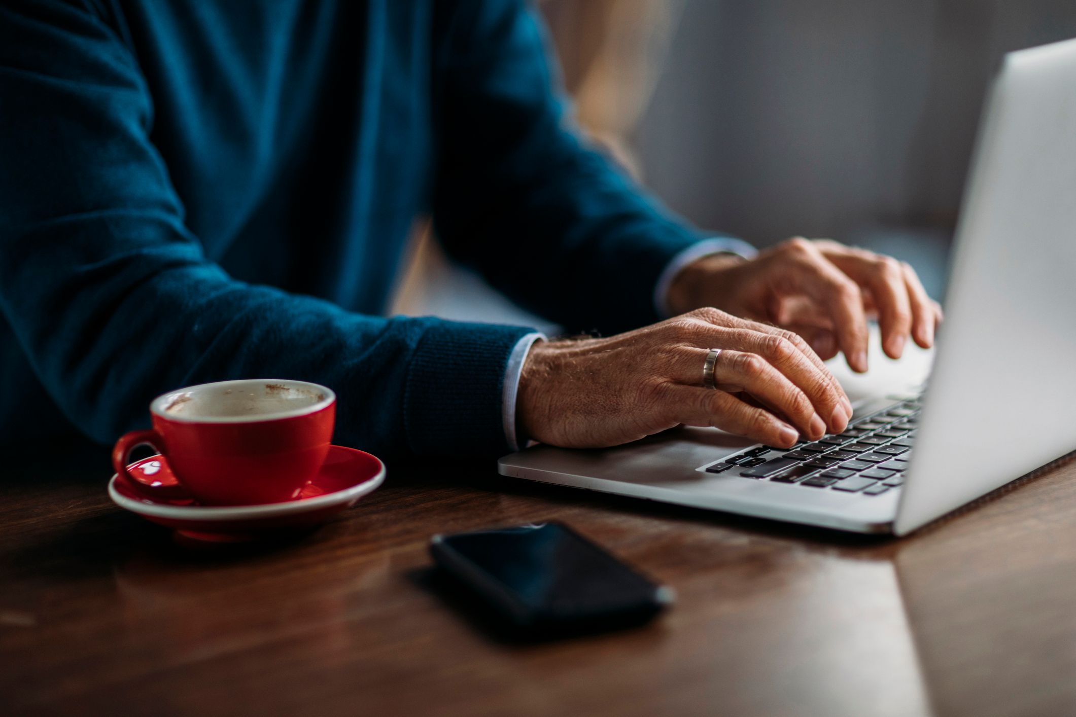 Ein 67-jähriger Oberösterreicher verlor durch einen Anlagebetrug Zehntausende Euro. (Symbolbild)