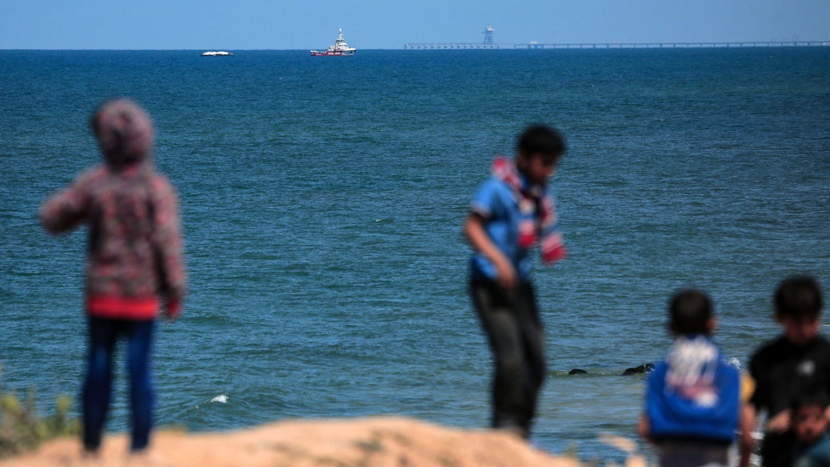 Erstes Schiff mit Hilfsgütern erreicht Küste vor Gaza