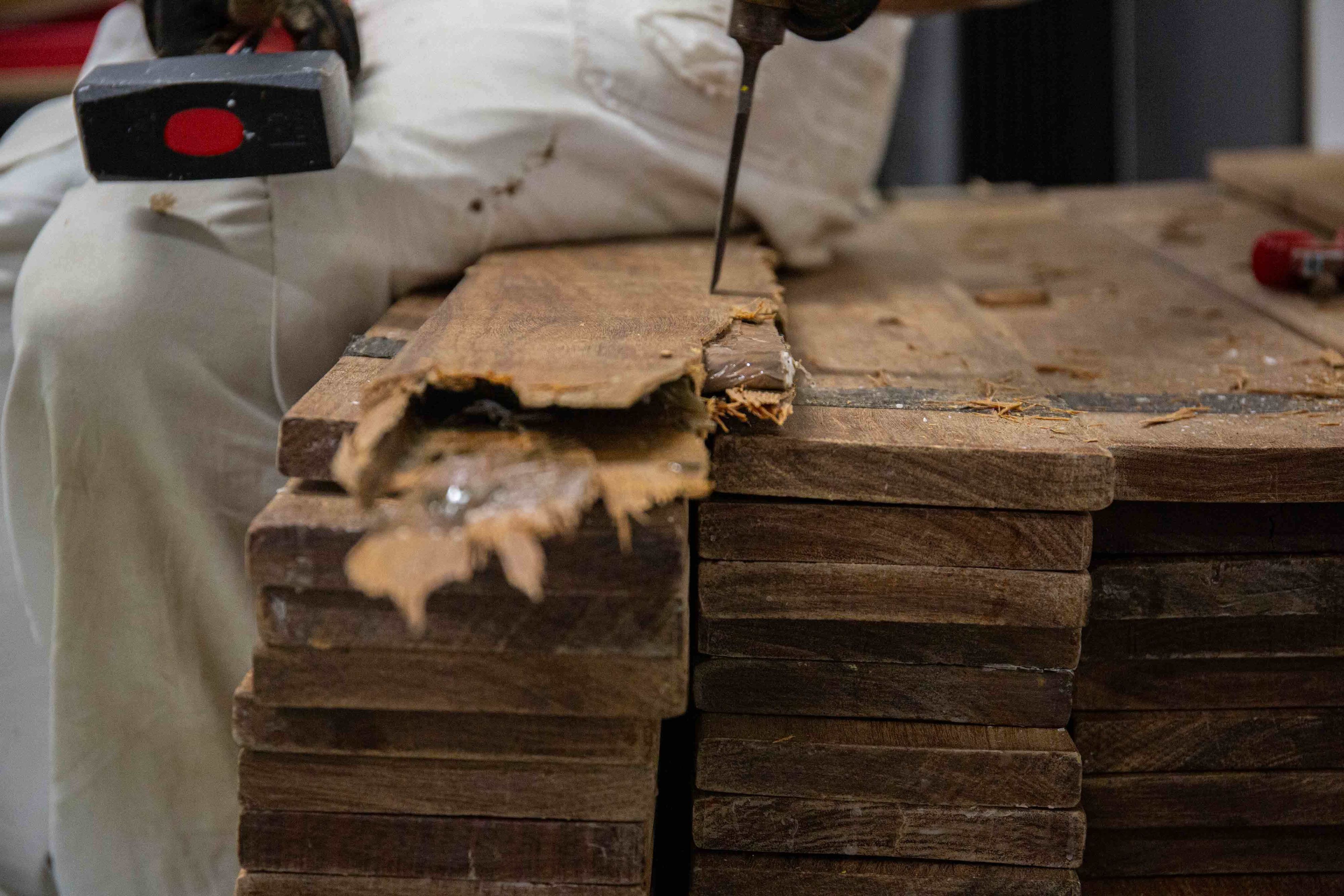 Die Drogen waren in ausgefrästen Teakholz-Brettern versteckt.