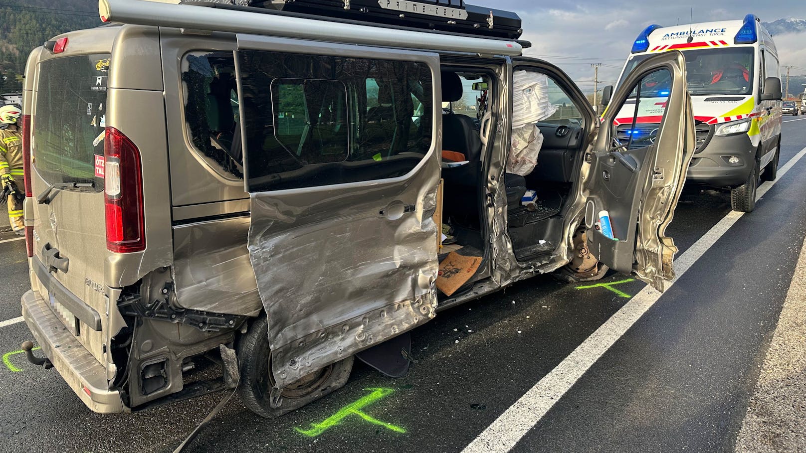 Durch den Unfall wurden mehrere Menschen verletzt.