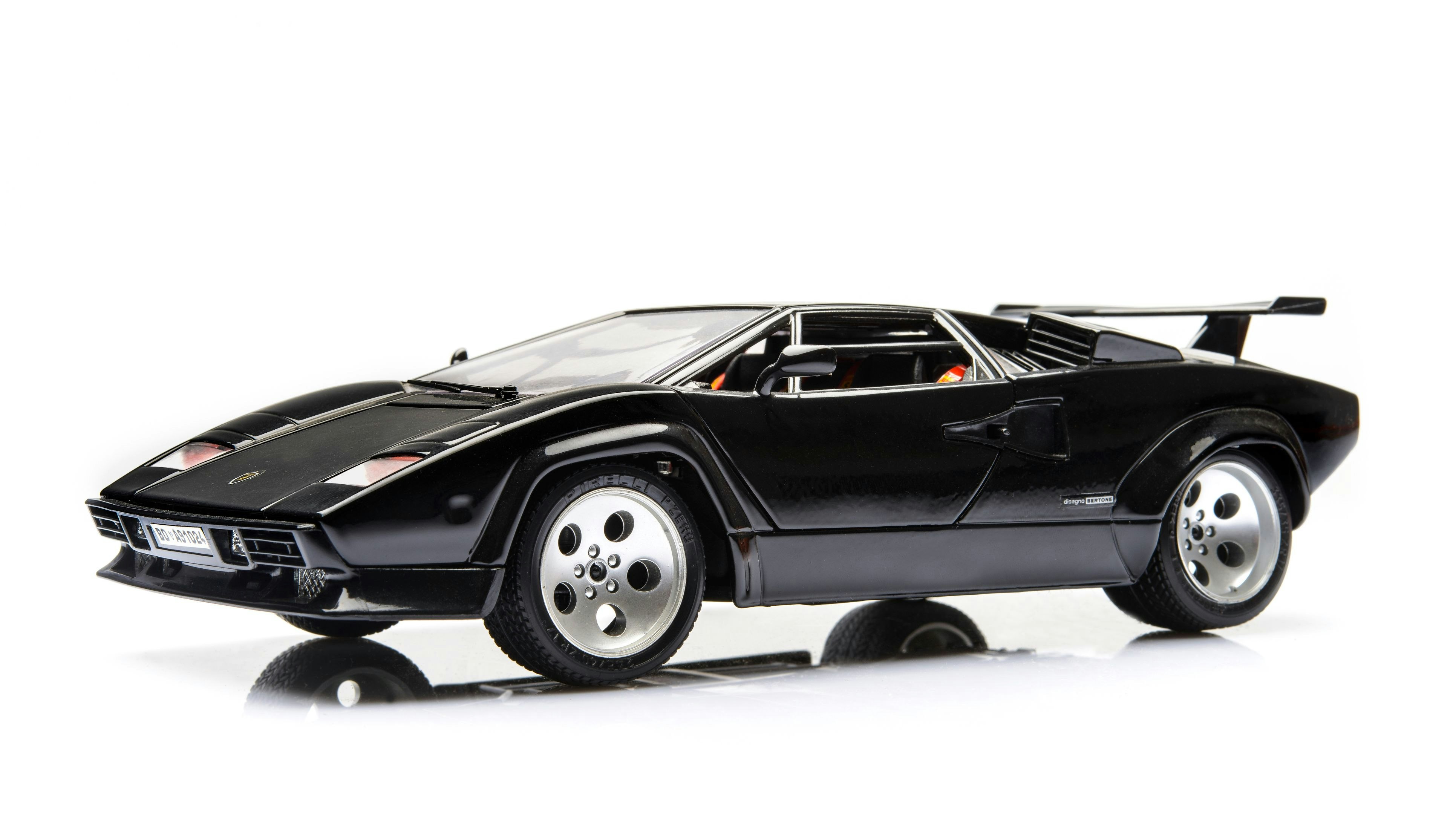 Lamborghini Countach, 1974 bis 1990, bis zu 455 PS
