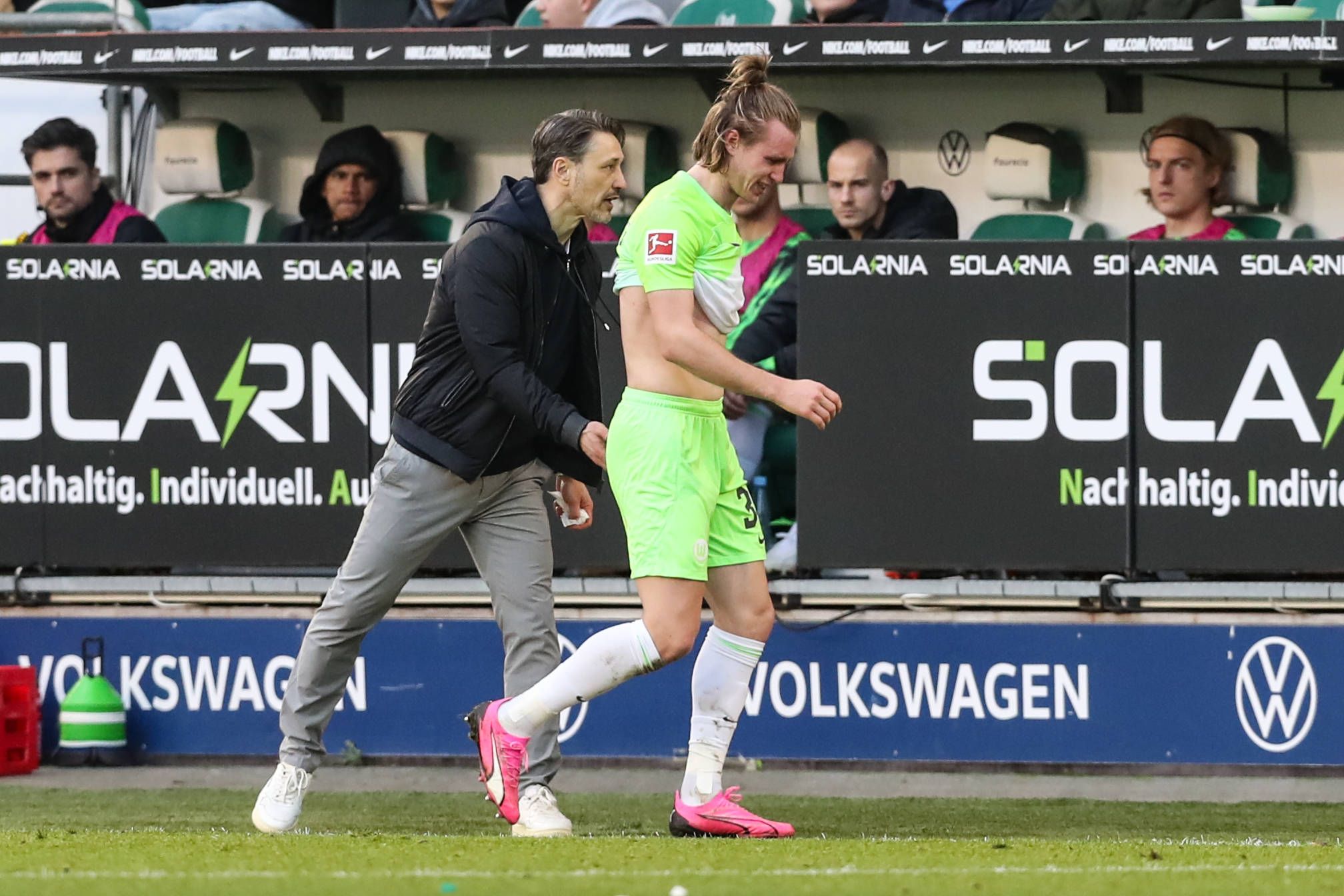 ÖFB-Teamspieler Patrick Wimmer sieht eine äußerst umstrittene rote Karte. 