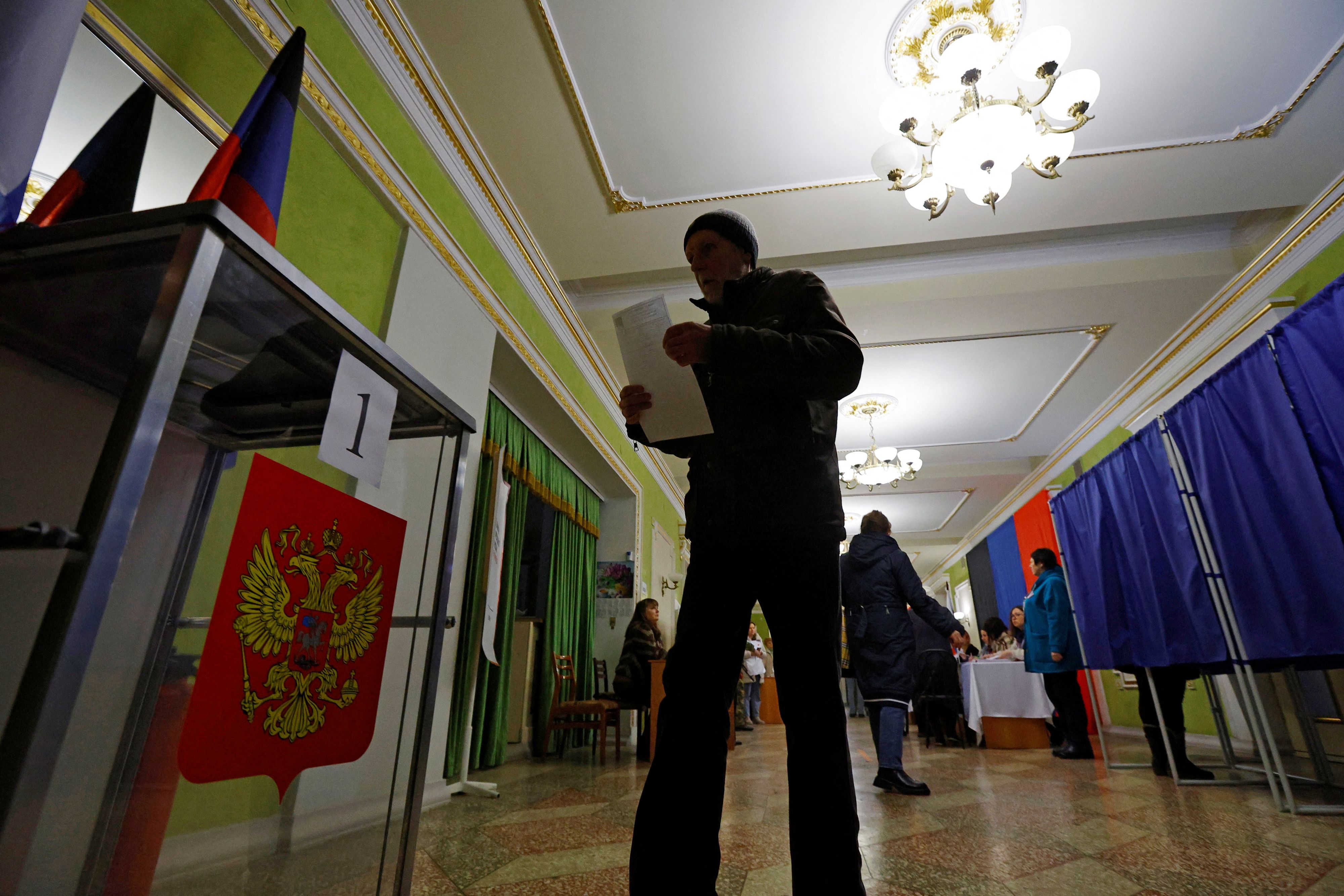 Auch in den von Russland besetzten ukrainischen Gebieten wird gewählt. Immer wieder kommt es zu Protestaktionen.