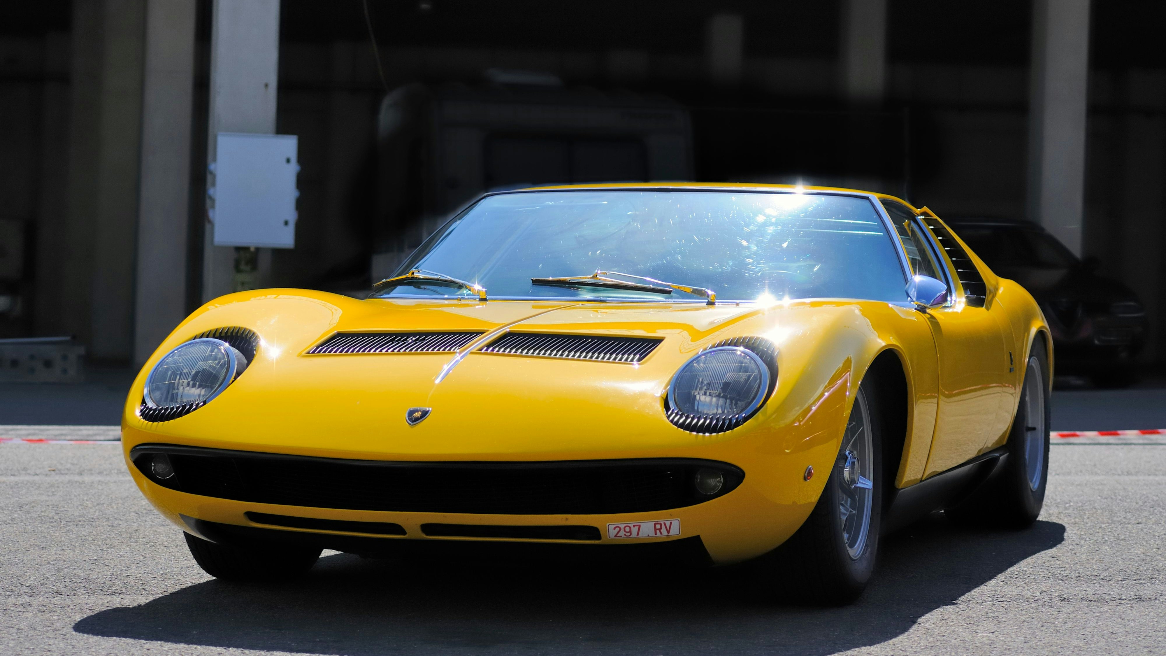 Lamborghini Miura, 1966 bis 1972, bis zu 385 PS