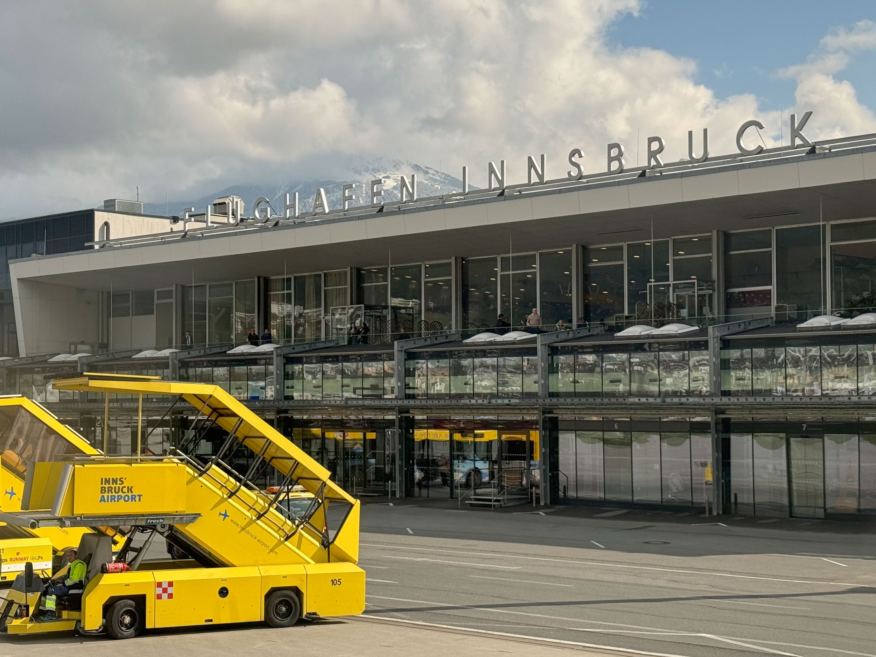 Das Passagierflugzeug landete um 10:35 am Flughafen Innsbruck. (Archivbild)