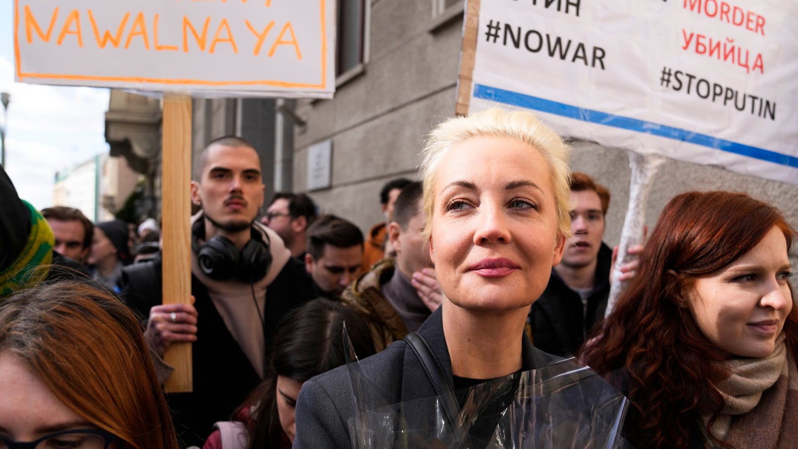 Nawalnys Witwe bei Protesten vor russischer Botschaft