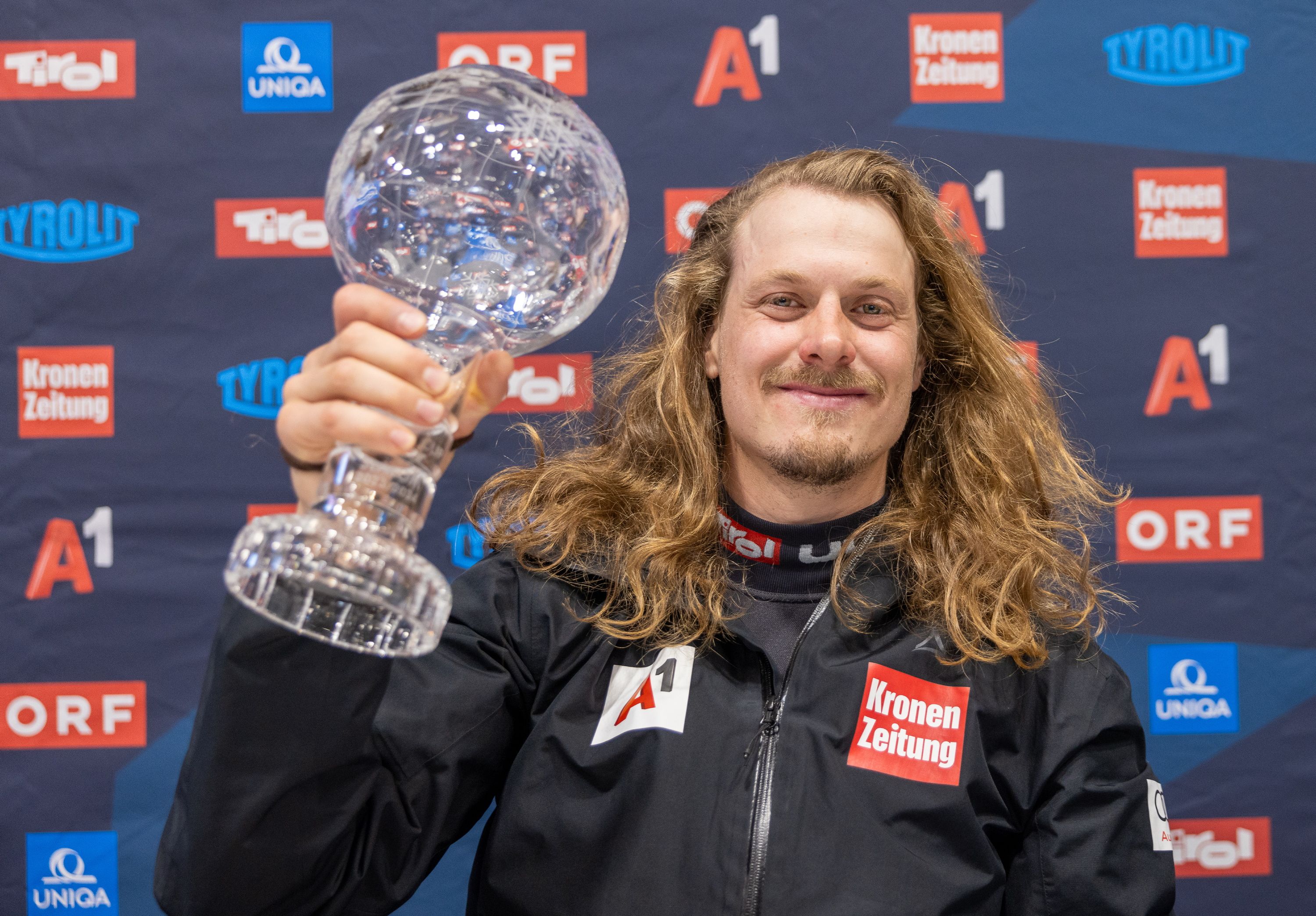 Manuel Feller jubelte zunächst noch mit vollem Haar.