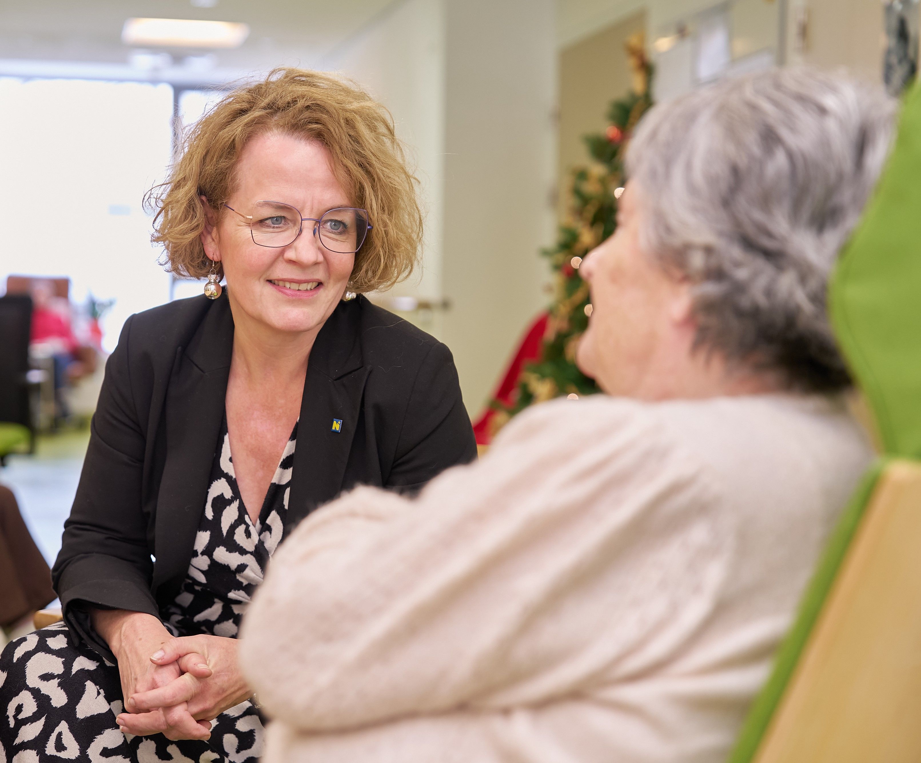 Landesrätin Christiane Teschl-Hofmeister (VP, l.)