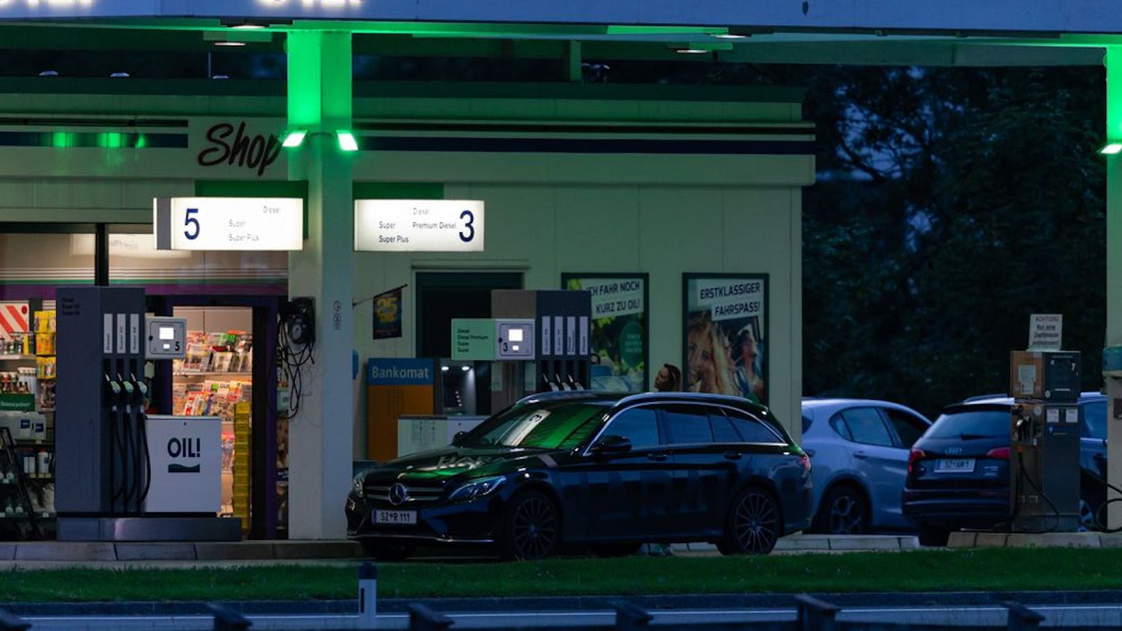 "Störenfried" bei Tankstelle bricht Polizisten Rippe