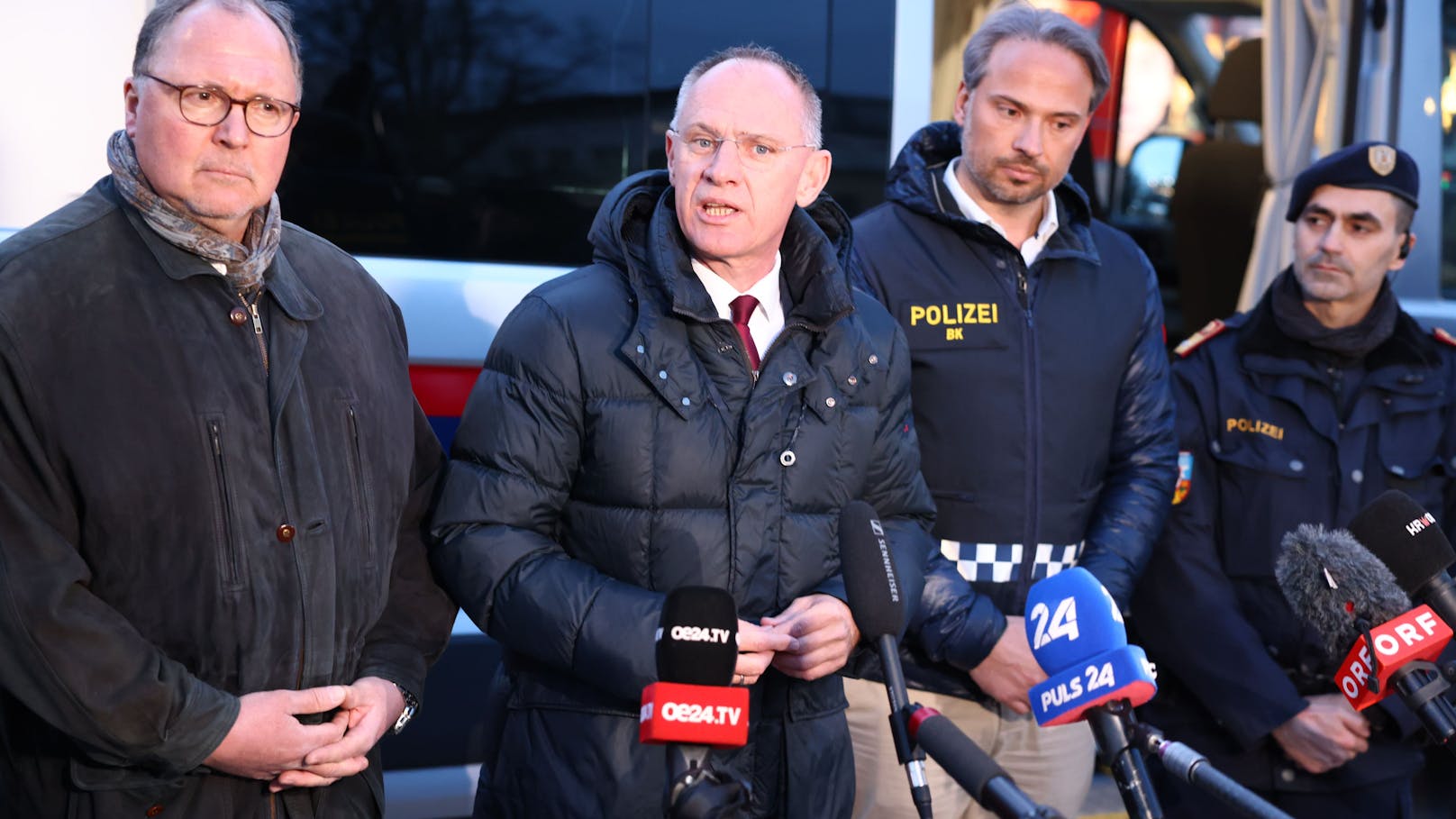 Innenminister Gerhard Karner bei einer Schwerpunktaktion der Polizei am Reumannplatz im Brennpunktbezirk Favoriten am 18. März 2024.