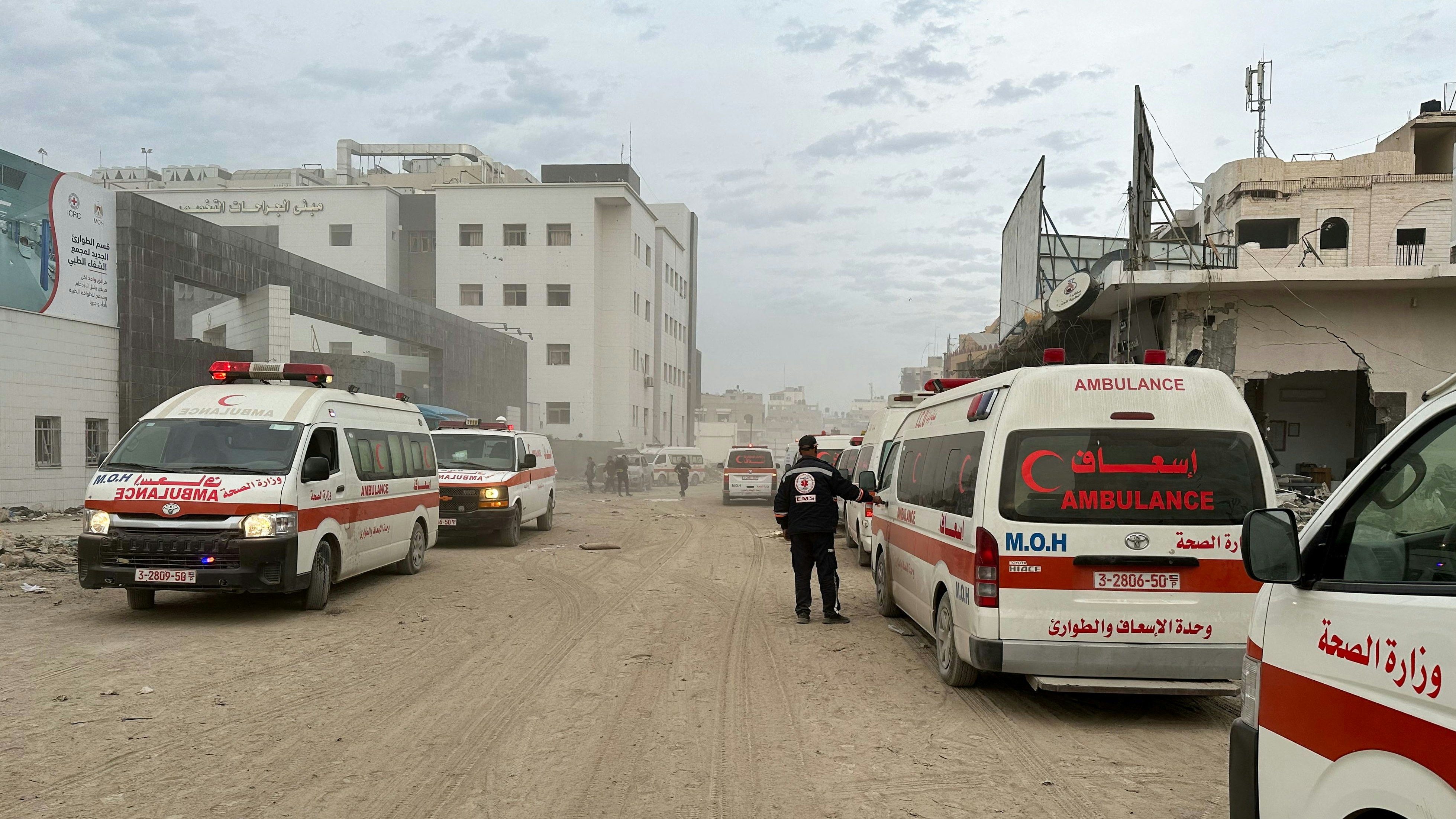 Ambulances wait outside Al Shifa hospital, which was raided by Israeli forces during Israel's ground operation, amid a temporary truce between Israel and the Palestinian group Hamas in Gaza City,  November 25, 2023. REUTERS/Abed Sabah  