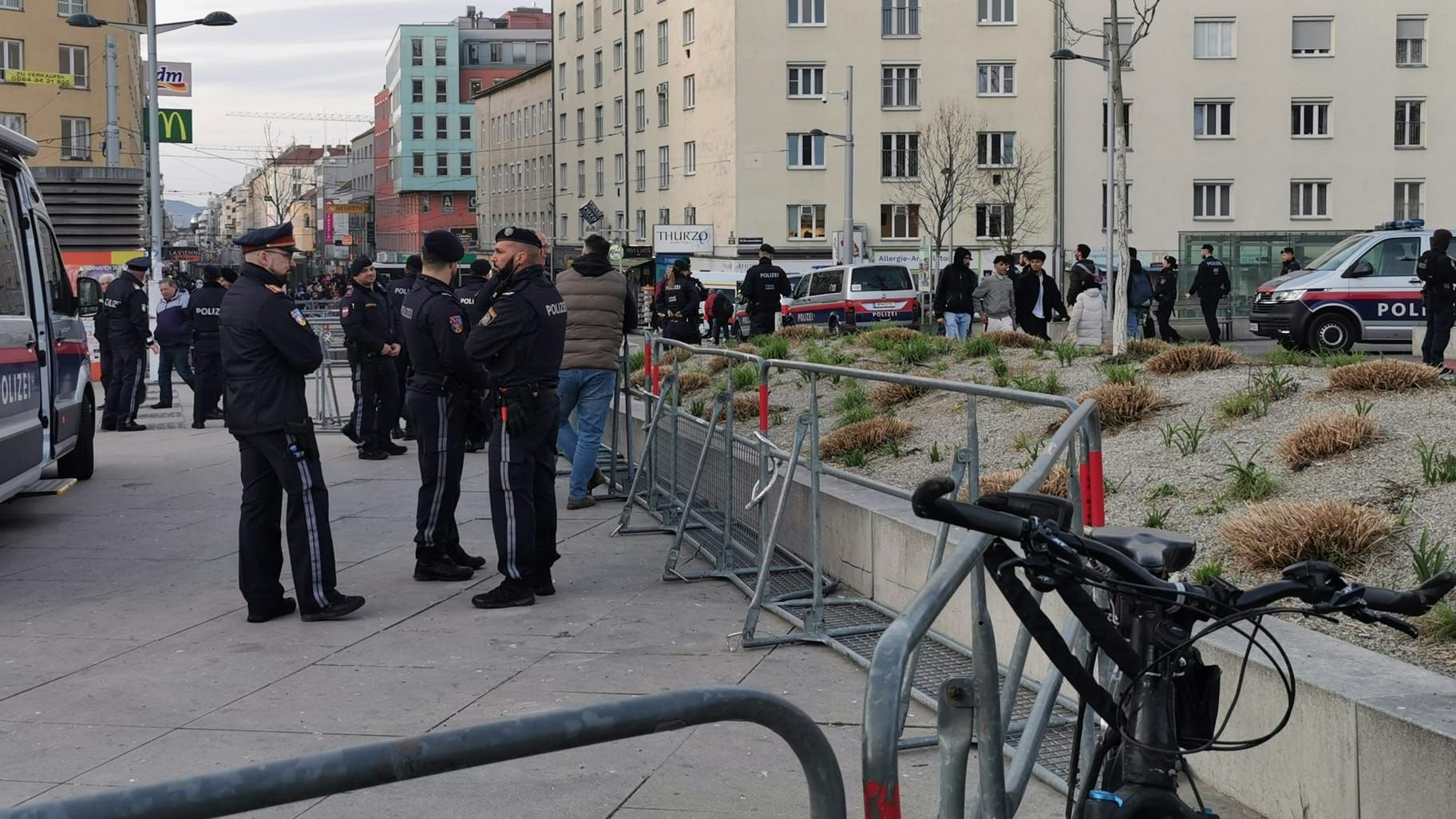 Heute.at - Mordversuch vor Tichy in Favoriten – Mann festgenommen