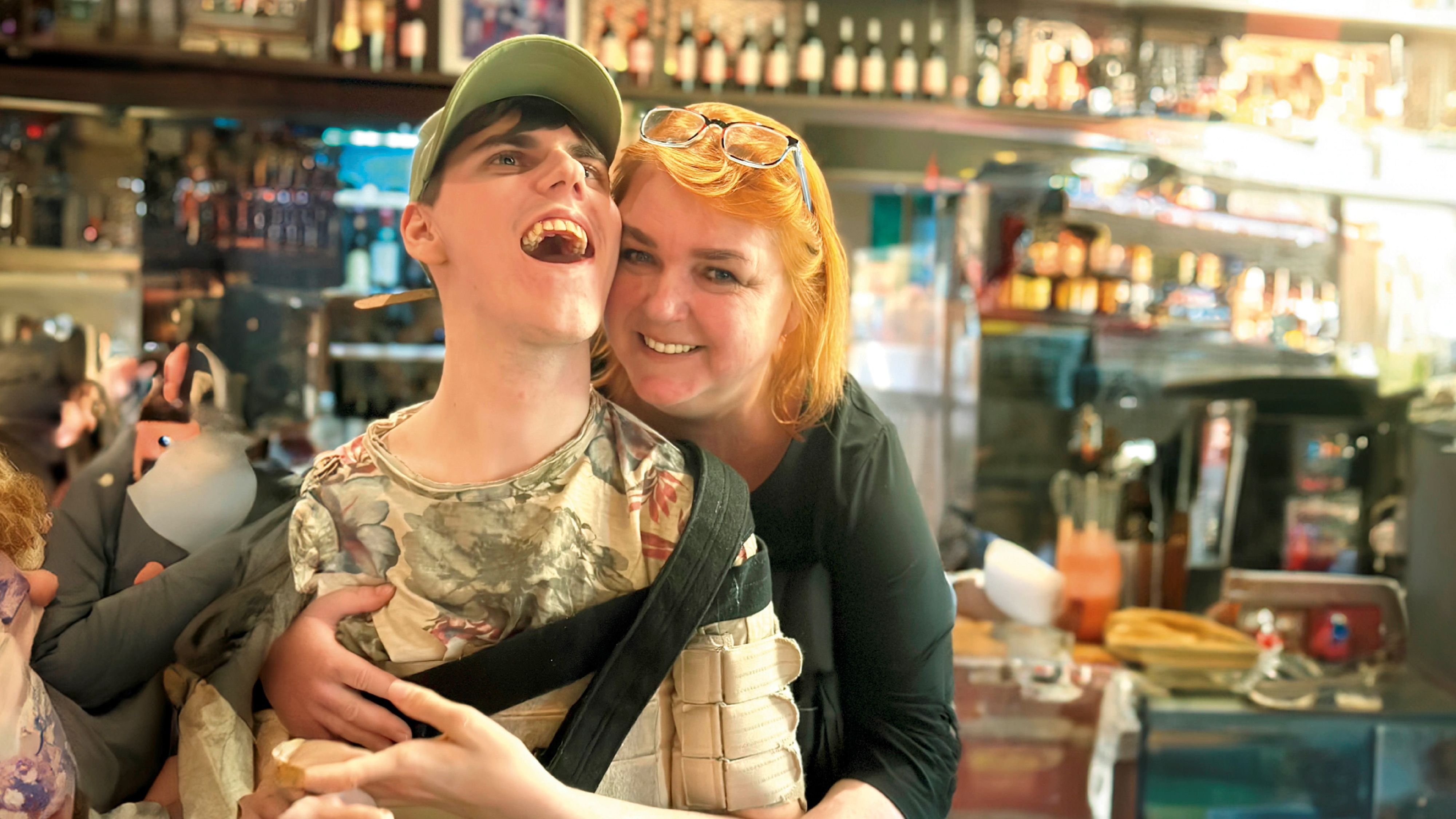 Michaela Schäffer mit ihrem Sohn Sven.&nbsp;