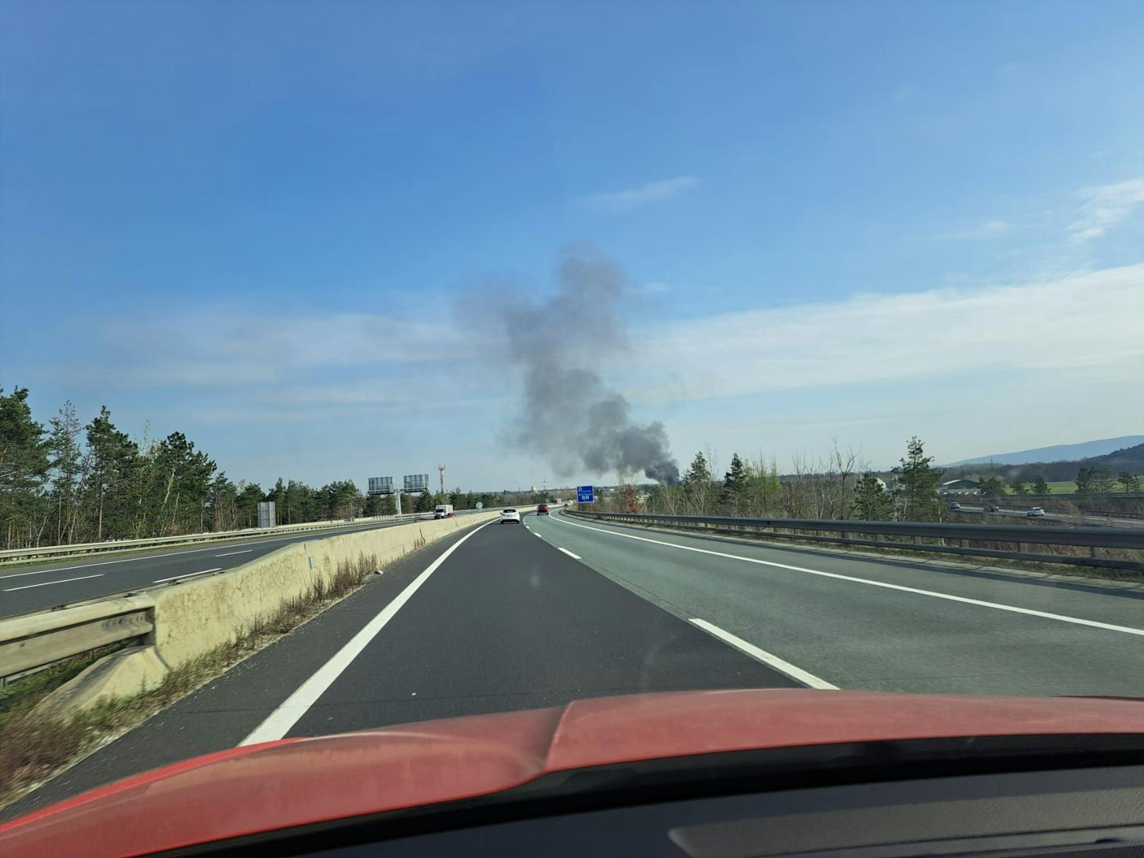 Tankwagen auf der A2 in Flammen