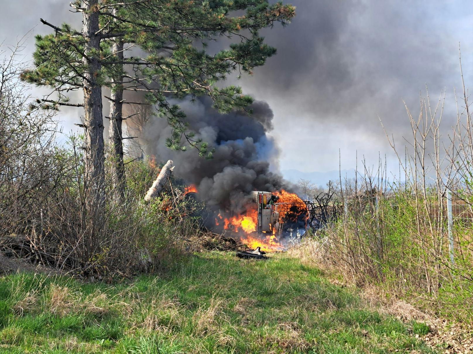 Tankwagen auf der A2 in Flammen