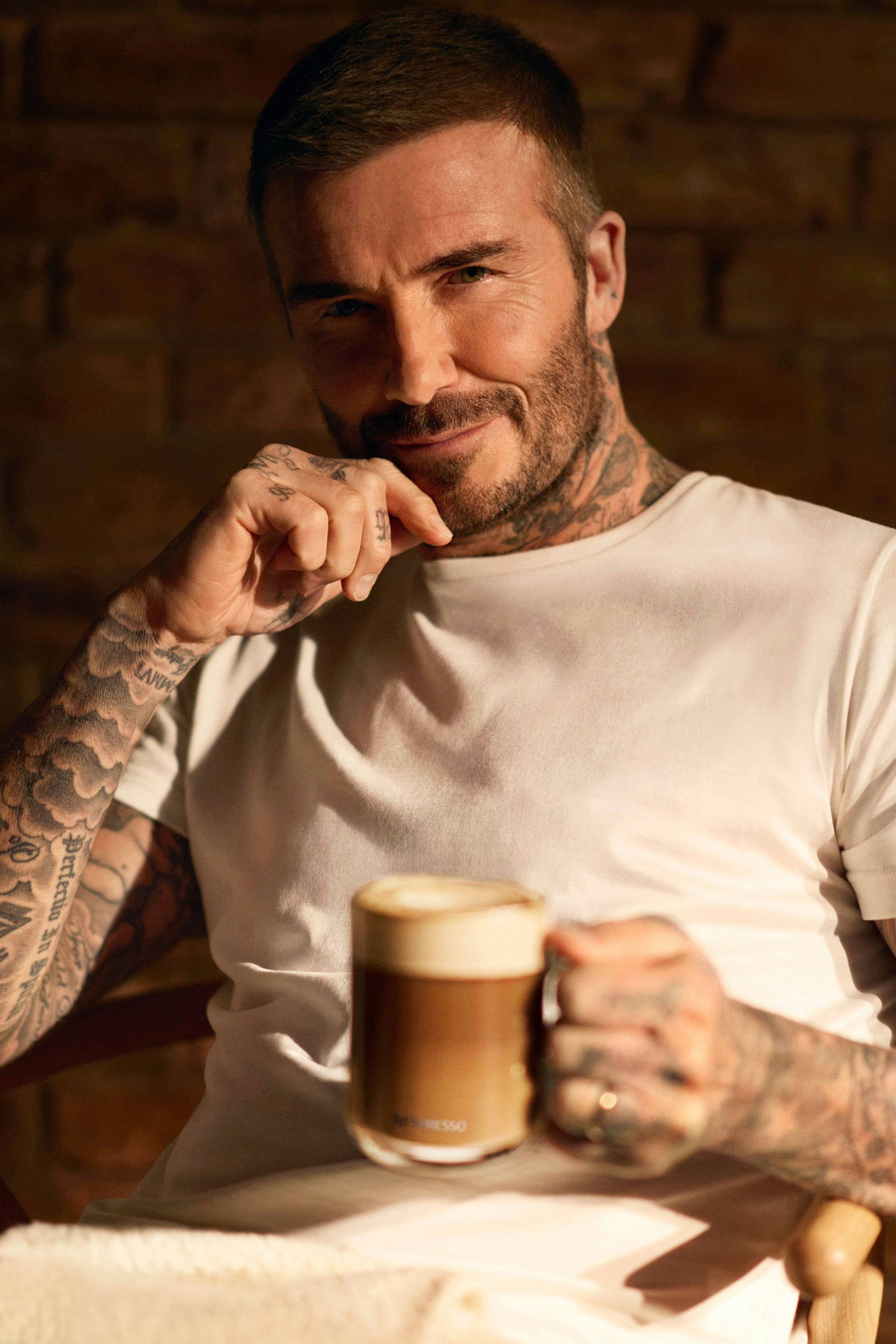 "Fancy a cuppa?" Die Briten fahren derzeit total auf Kaffee ab, David Beckham soll ihnen neuerdings den von "Nespresso" schmackhaft machen.  