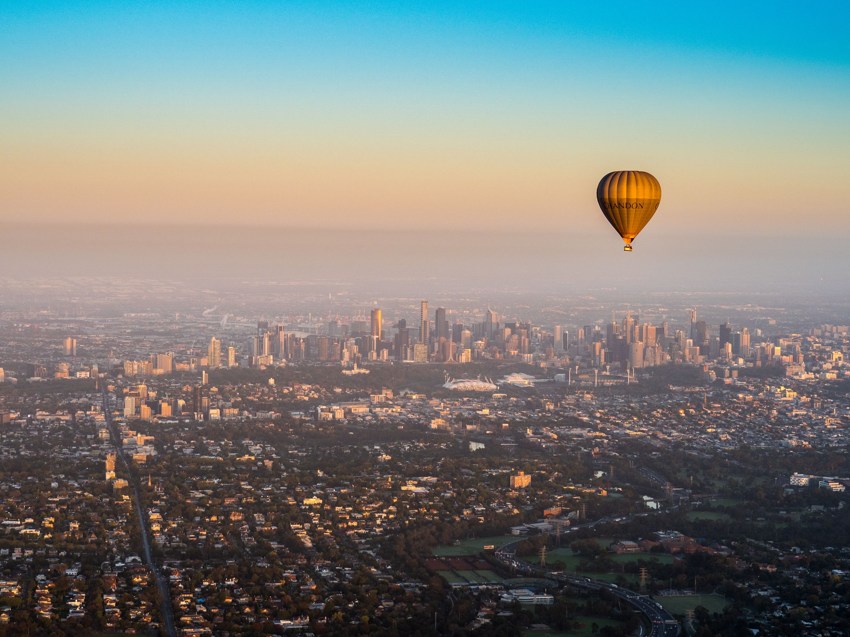 Im australischen Melbourne ereingete sich ein tragischer Heißballon-Unfall. 