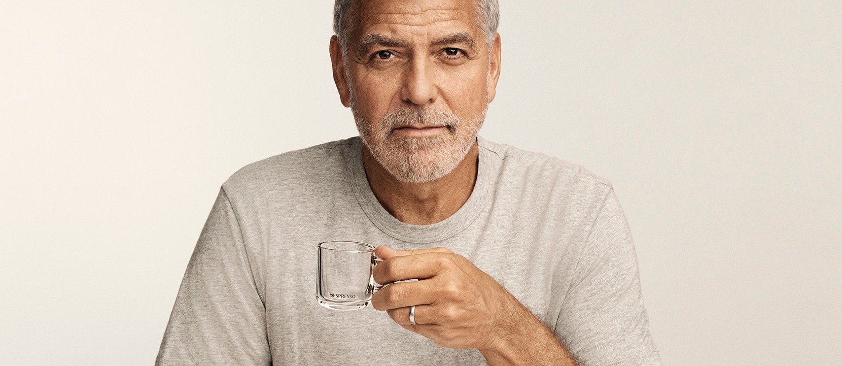 Tasse leer: In London wird George Clooney seinen Nespresso künftig aus einem To-go-Becher trinken.