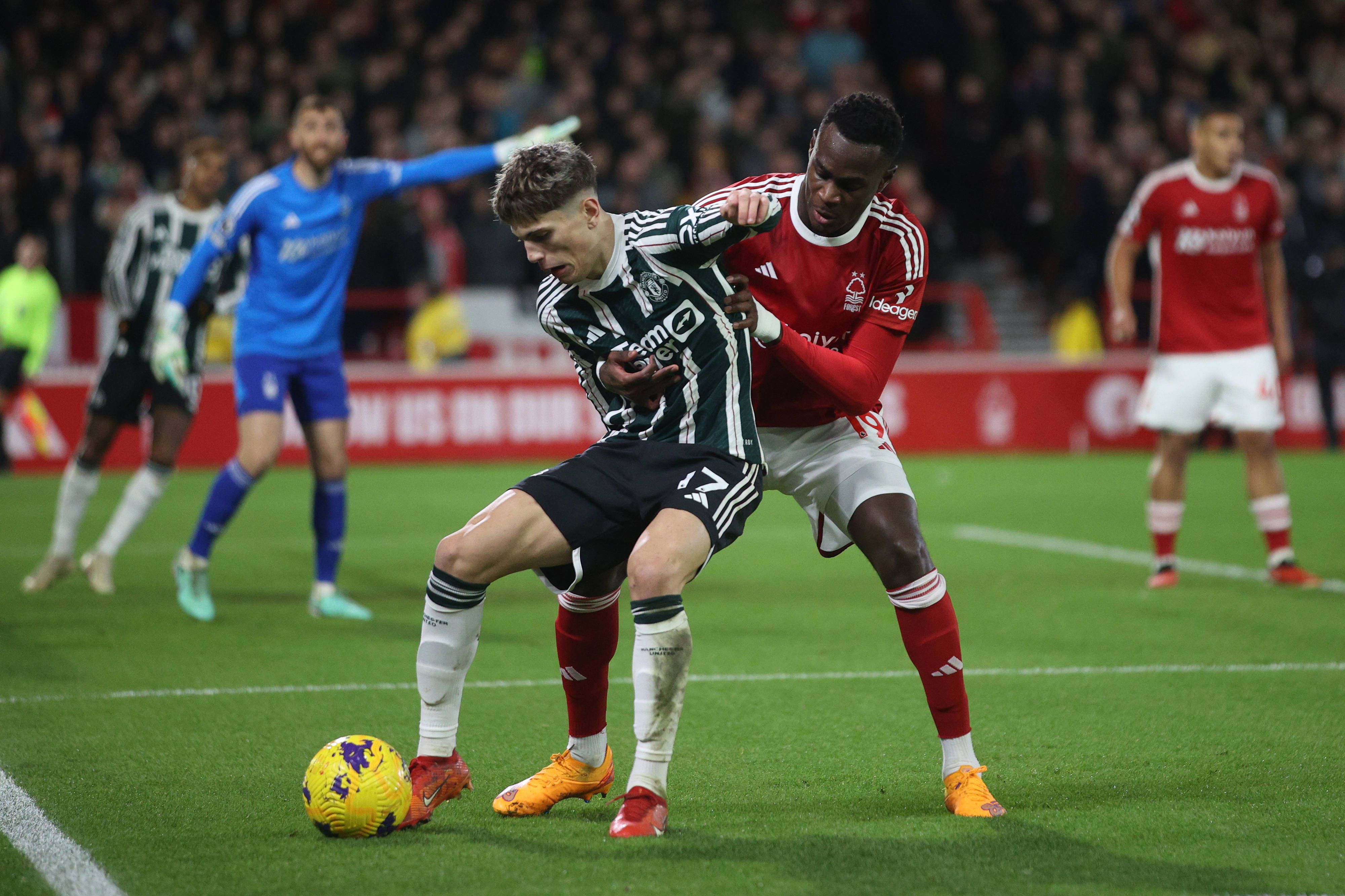 Nottingham Forest ist durch den Punkteabzug auf den Abstiegsplätzen.