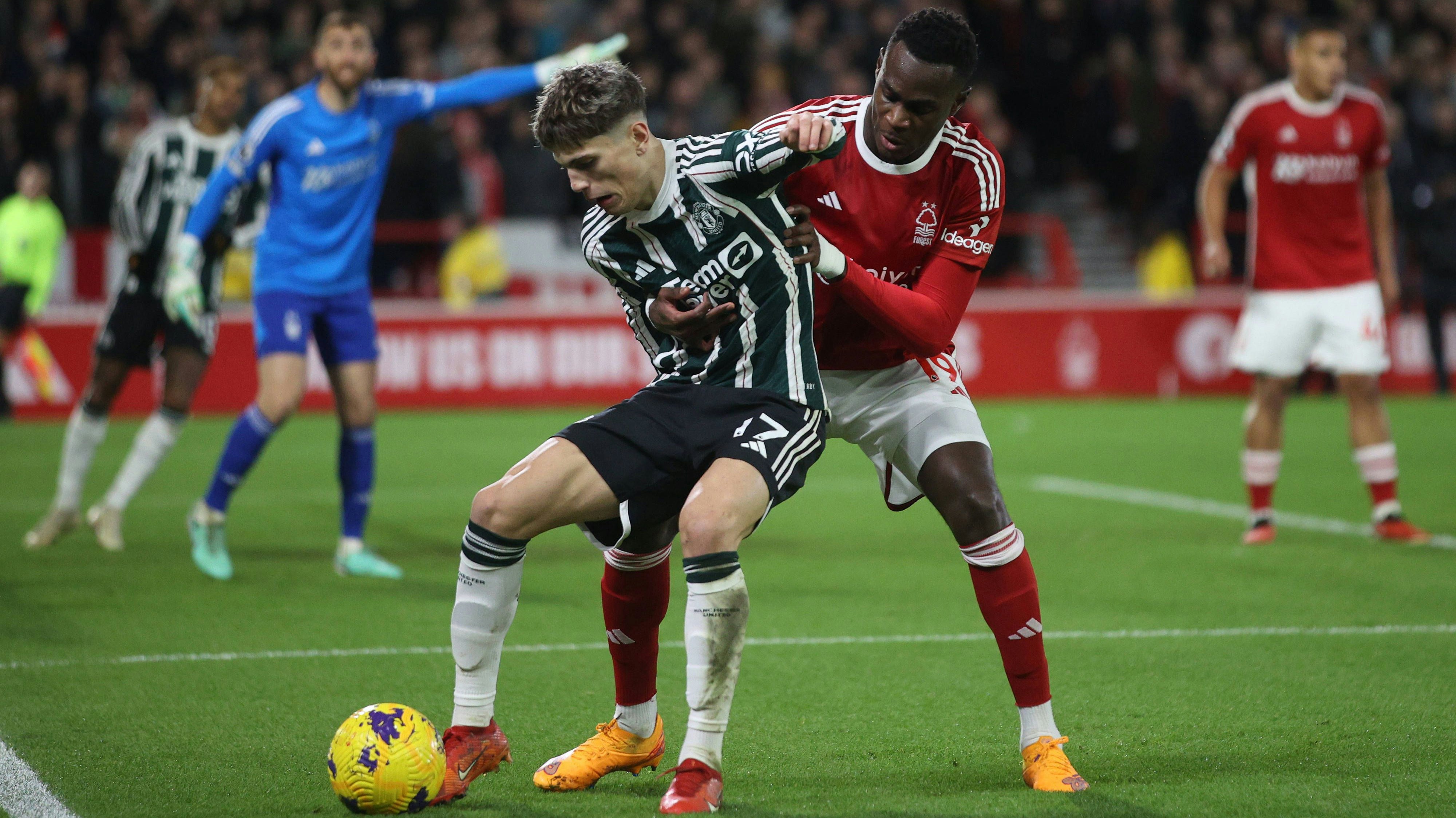 Nottingham Forest ist durch den Punkteabzug auf den Abstiegsplätzen.