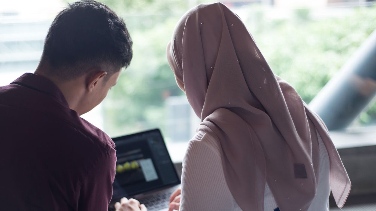 Heute.at - Kopftuch-Verbot! Diese harten Strafen drohen Eltern