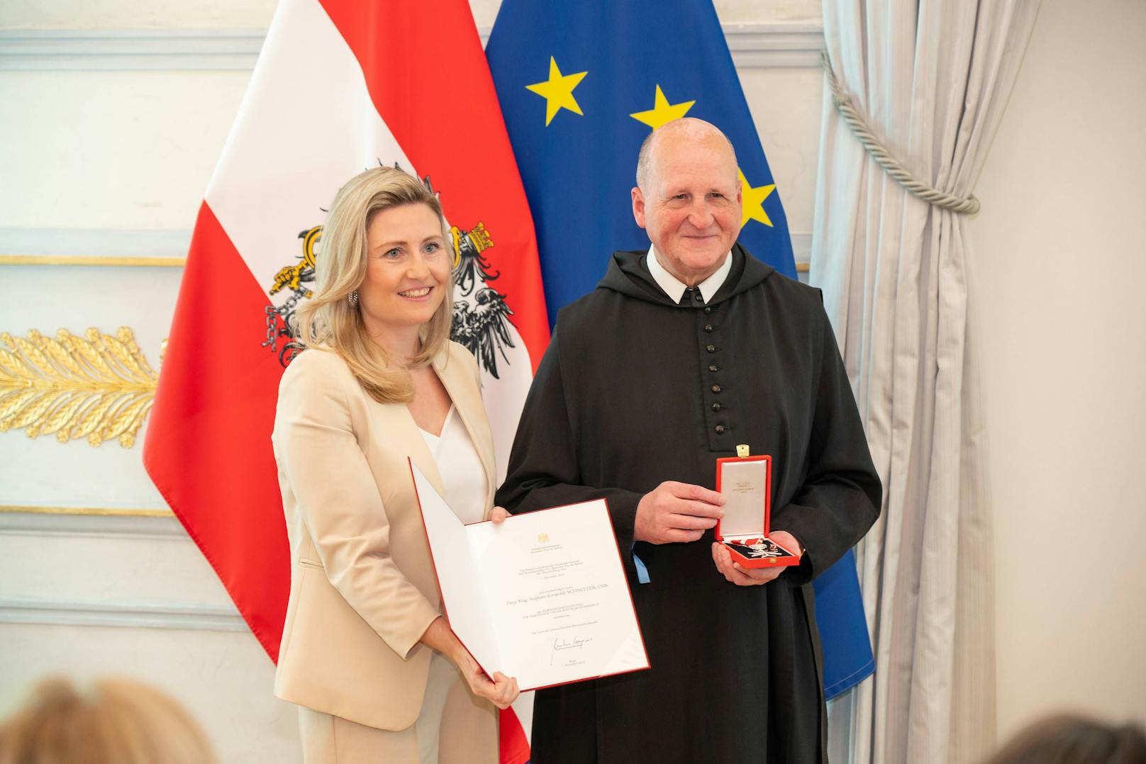 Susanne Raab ehrte zudem Pater Stephan Leopold Schnitzer 