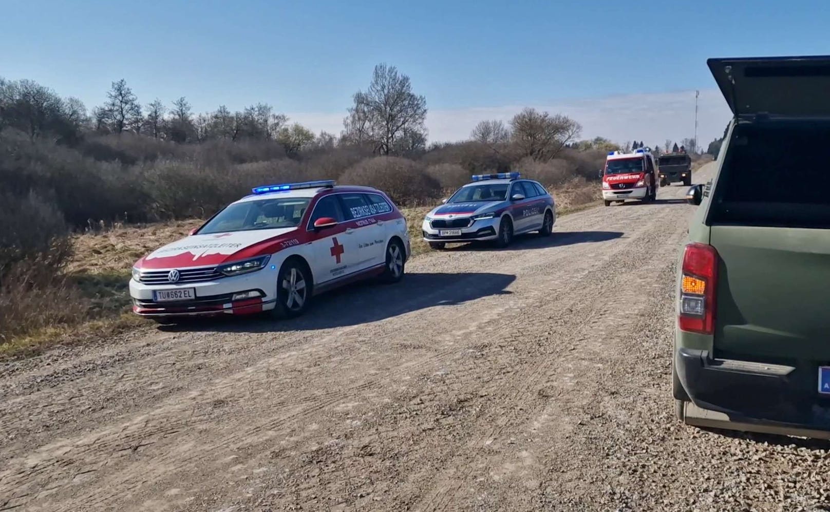 Bundesheer-Fahrzeug kollidiert mit Straßenwalze