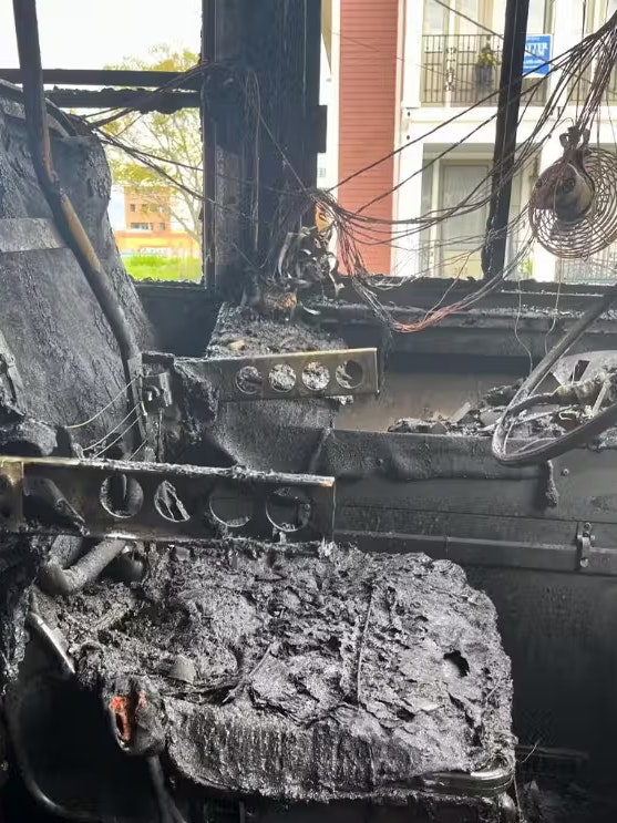 Sie rettete das Leben mehrerer Kinder und ihr eigenes, als der Schulbus in Flammen aufging.