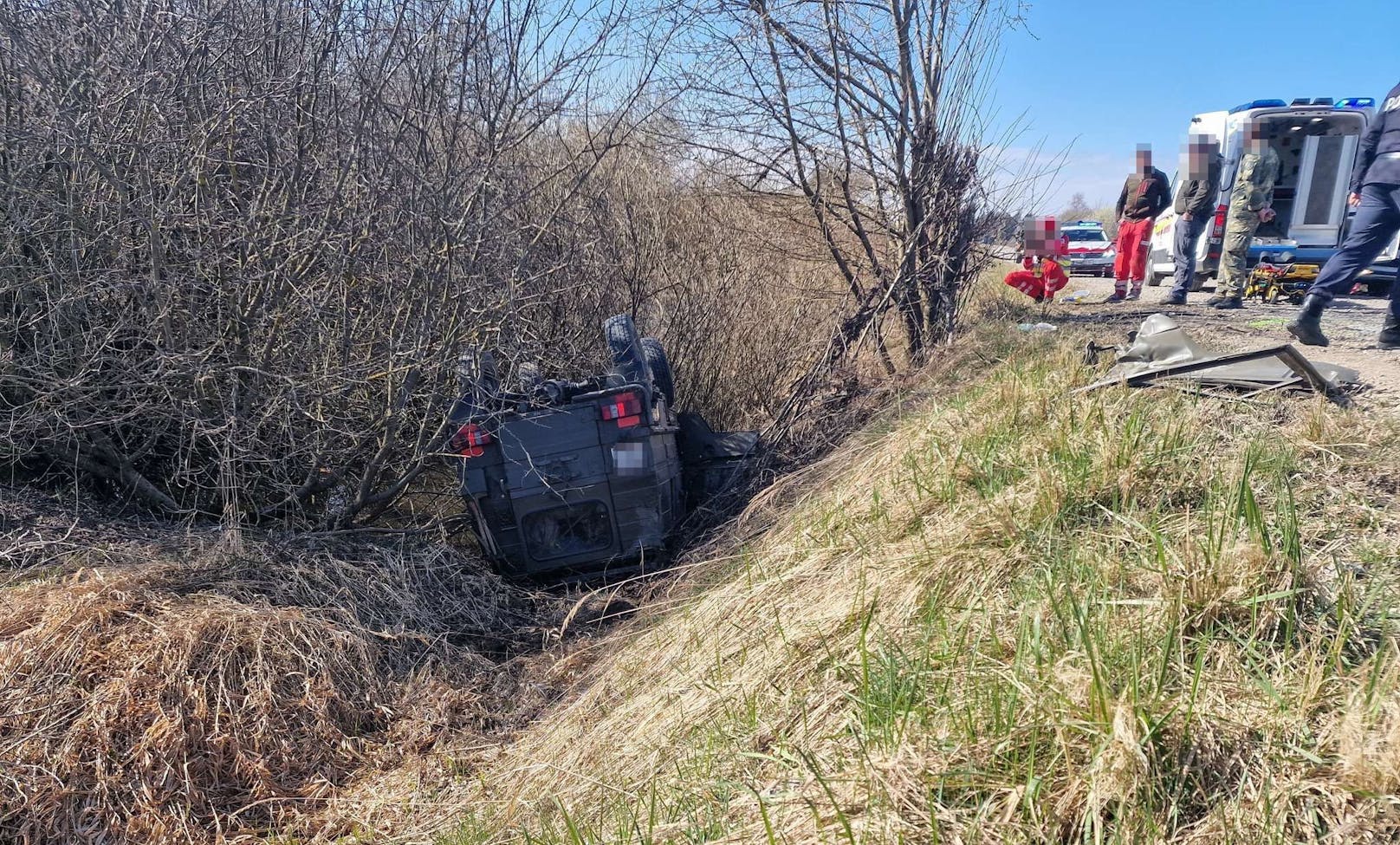 Bundesheer-Fahrzeug kollidiert mit Straßenwalze