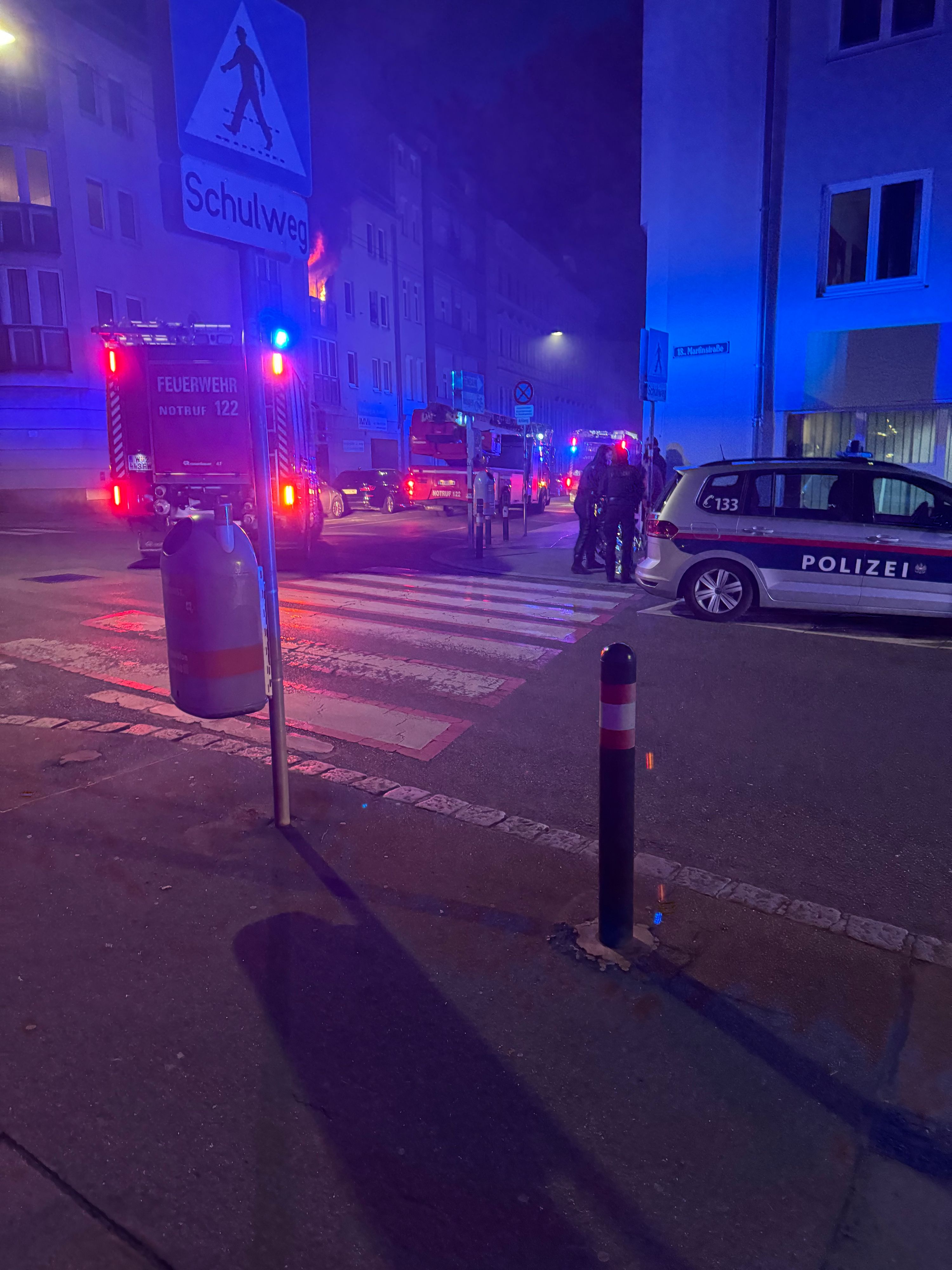 Nächtlicher Großeinsatz für die Berufsfeuerwehr in Wien-Währing