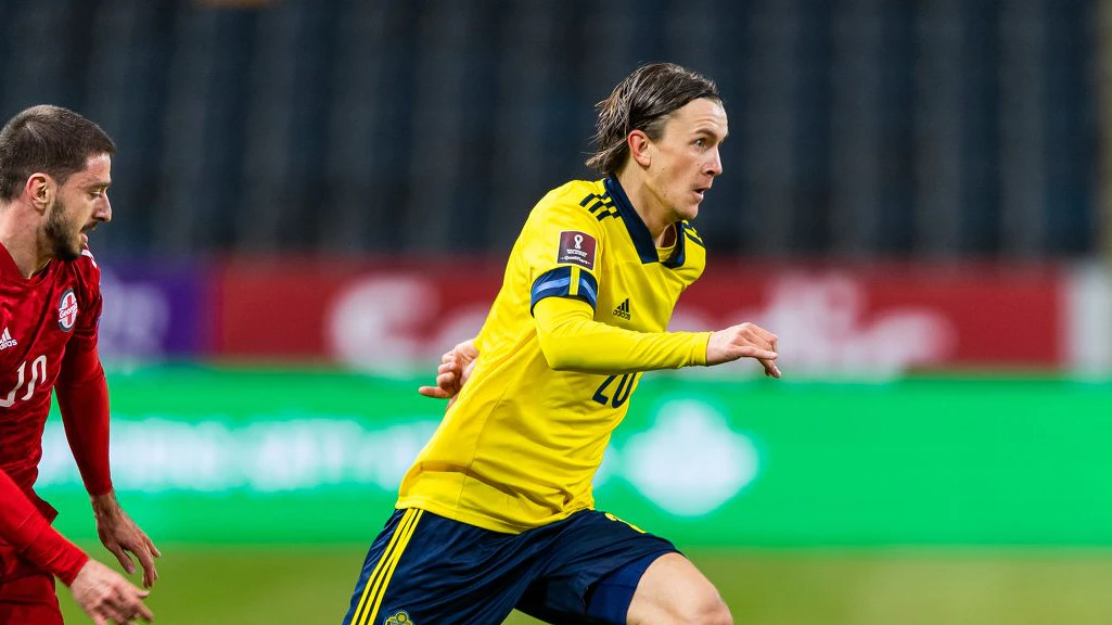 Kristoffer Olsson (r.) im schwedischen Teamtrikot. Rechts: Sturm-Legionär Otar Kiteishvili.