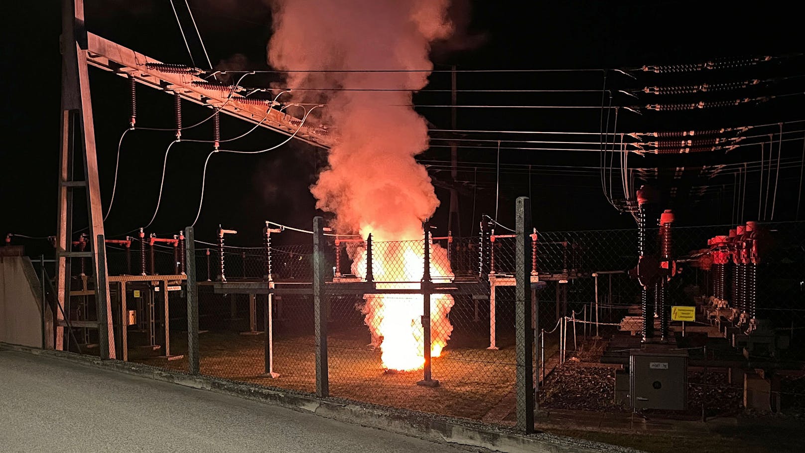 Blackout-Gefahr – Umspannwerk in Flammen