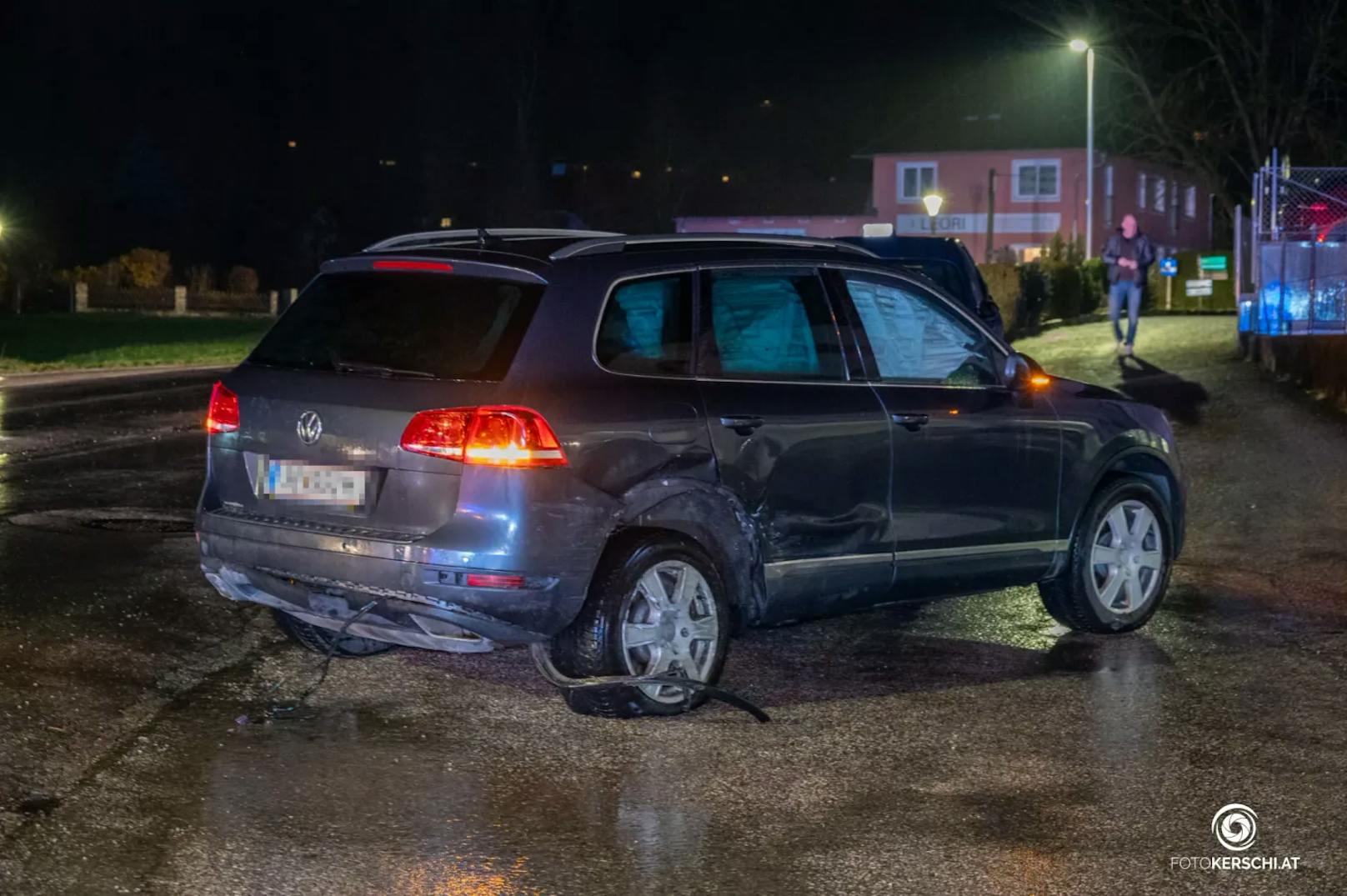 Die Feuerwehr Micheldorf wurde am späten Montagabend zu Aufräumarbeiten nach einem Verkehrsunfall zur "Mazda Wagner Kreuzung" alarmiert. Zwei Autos waren an einer Kreuzung zusammengestoßen.