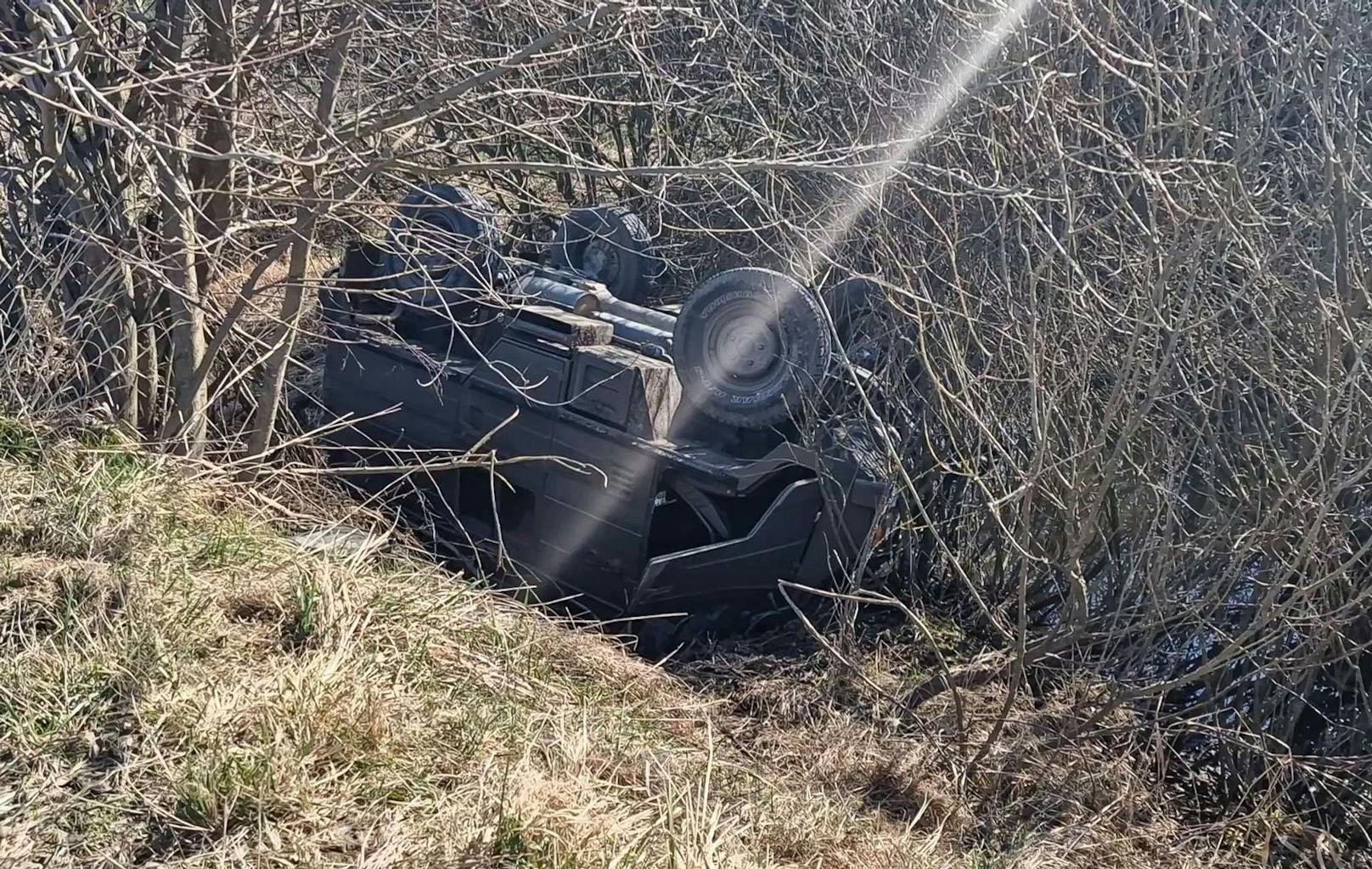 Bundesheer-Fahrzeug kollidiert mit Straßenwalze