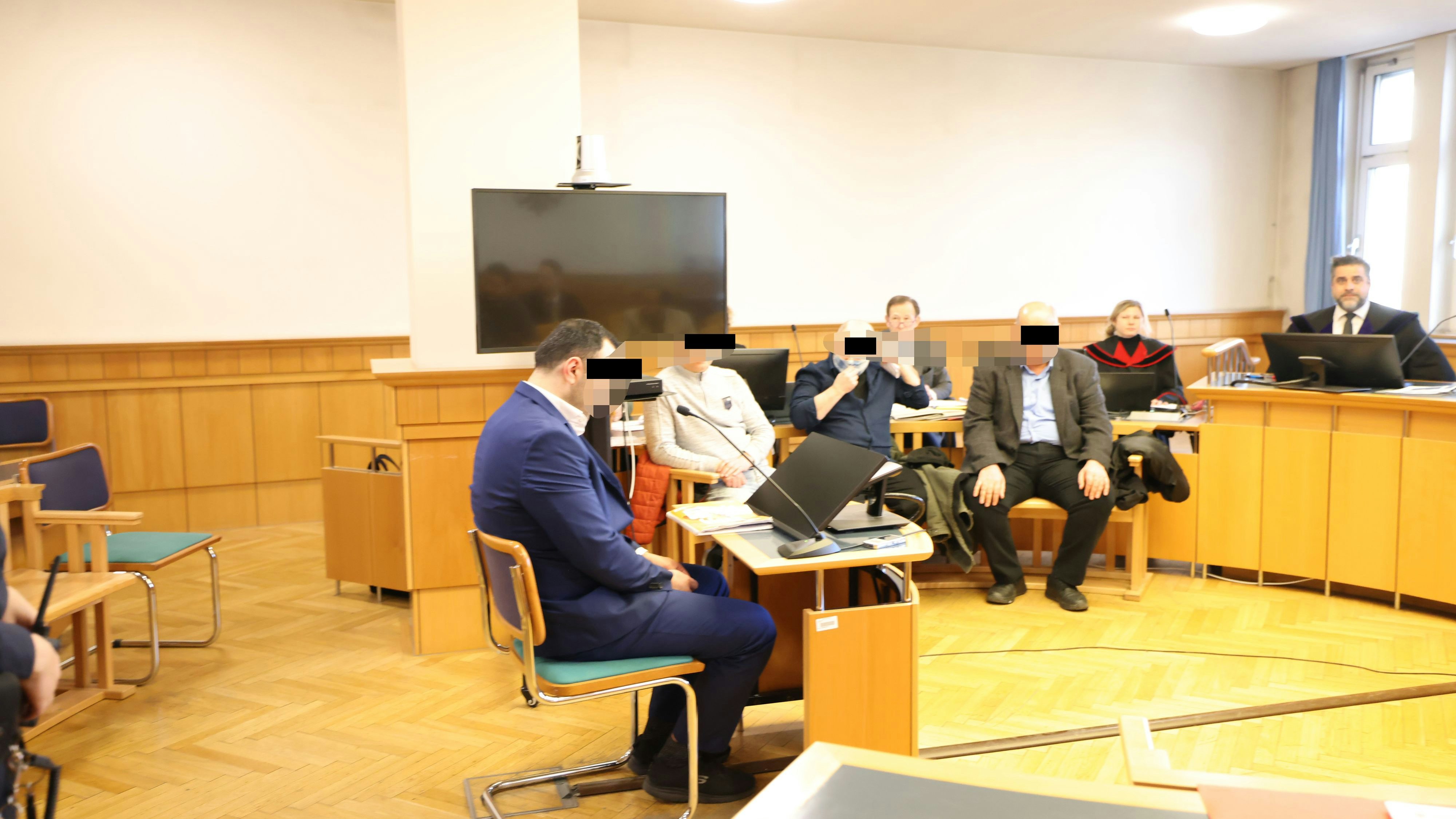 Heute.at - Fahrgästen Rolex gestohlen: Taxler hatten Chat-Gruppe