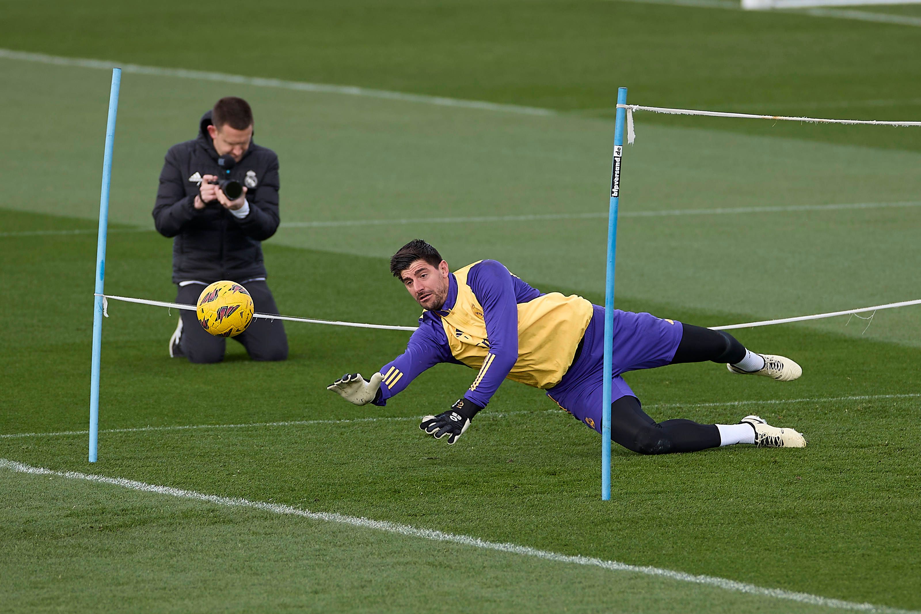 Real-Goalie Thibaut Courtois war nach seiner Verletzung schon wieder im Training.