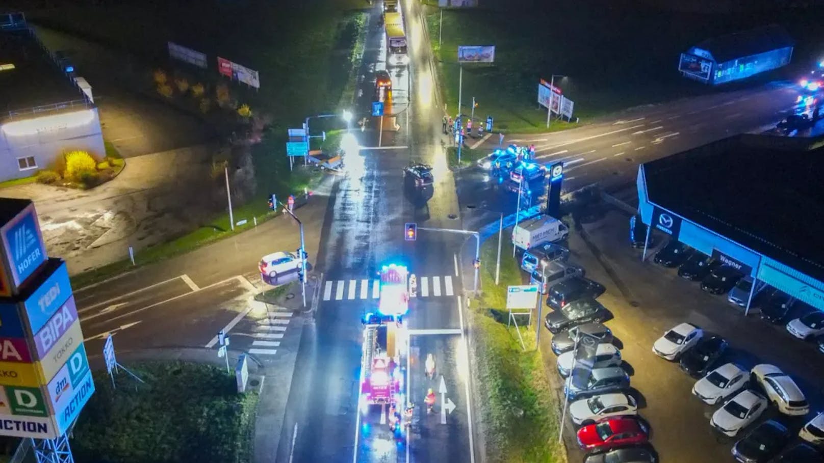 Schwerer Audi-Crash an Kreuzung – A9 gesperrt