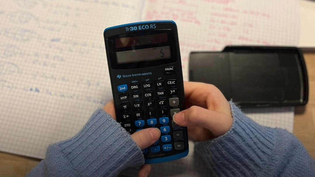 Heute.at - Taschenrechner für Kinder-Lerncafé gesucht