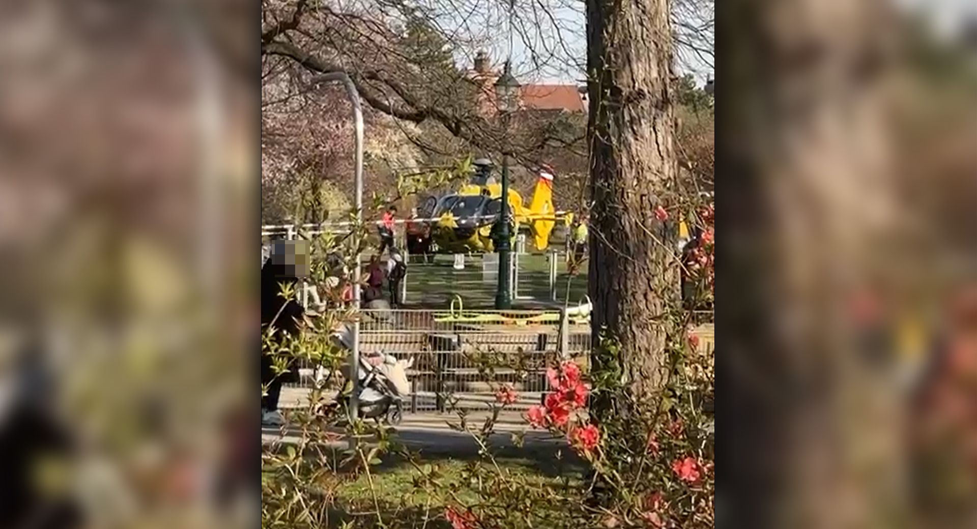 Der Rettungs-Helikopter landete mitten im Kongresspark.