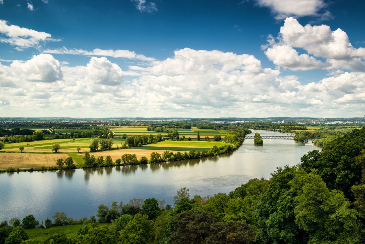 Die Donau bei Regensburg in Deutschland.
