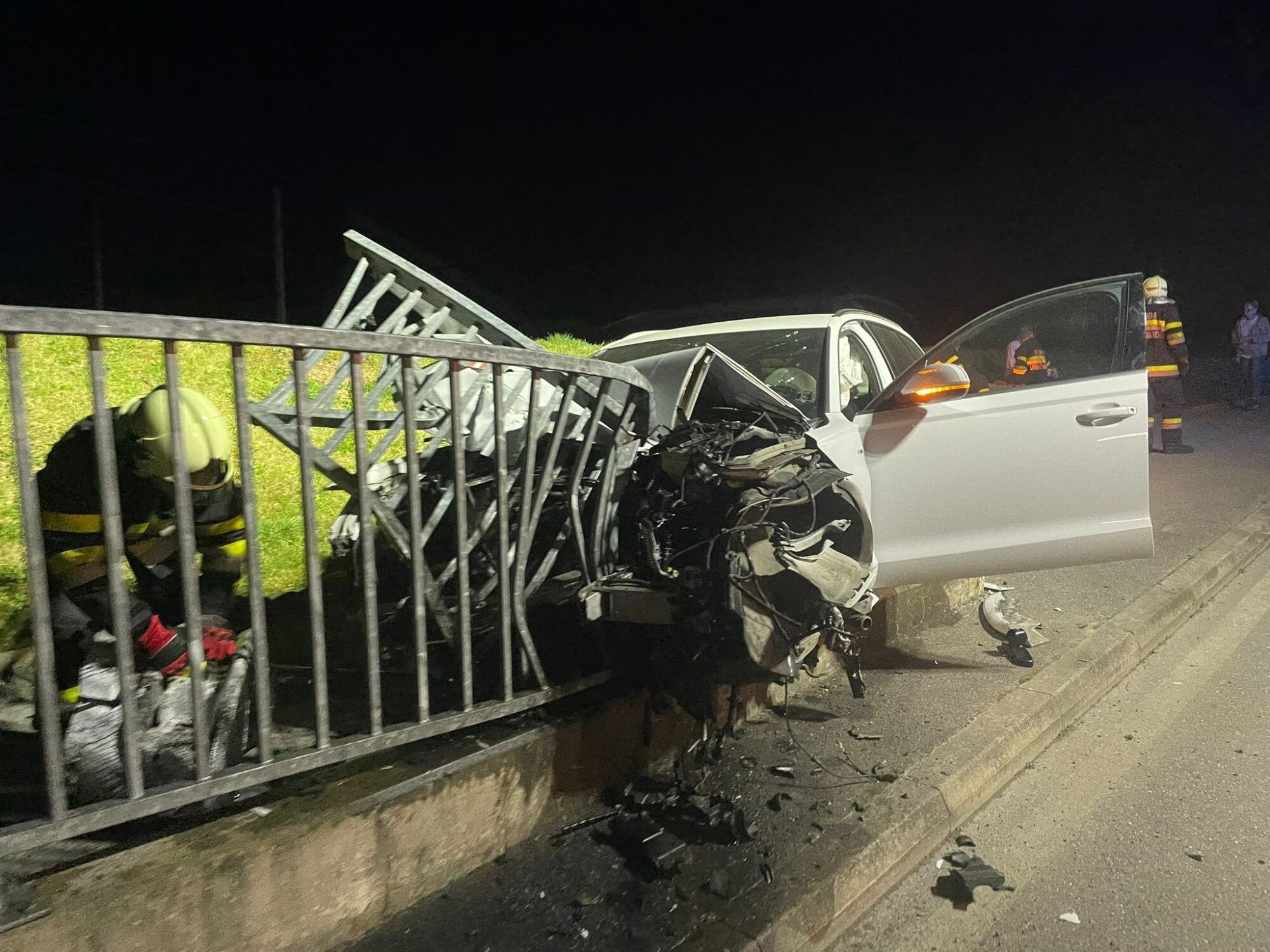 In St. Margarethen bei Lebring krachte am 17. März eine Polizistin unter Alkoholeinfluss mit ihrem Auto in ein Brückengeländer.