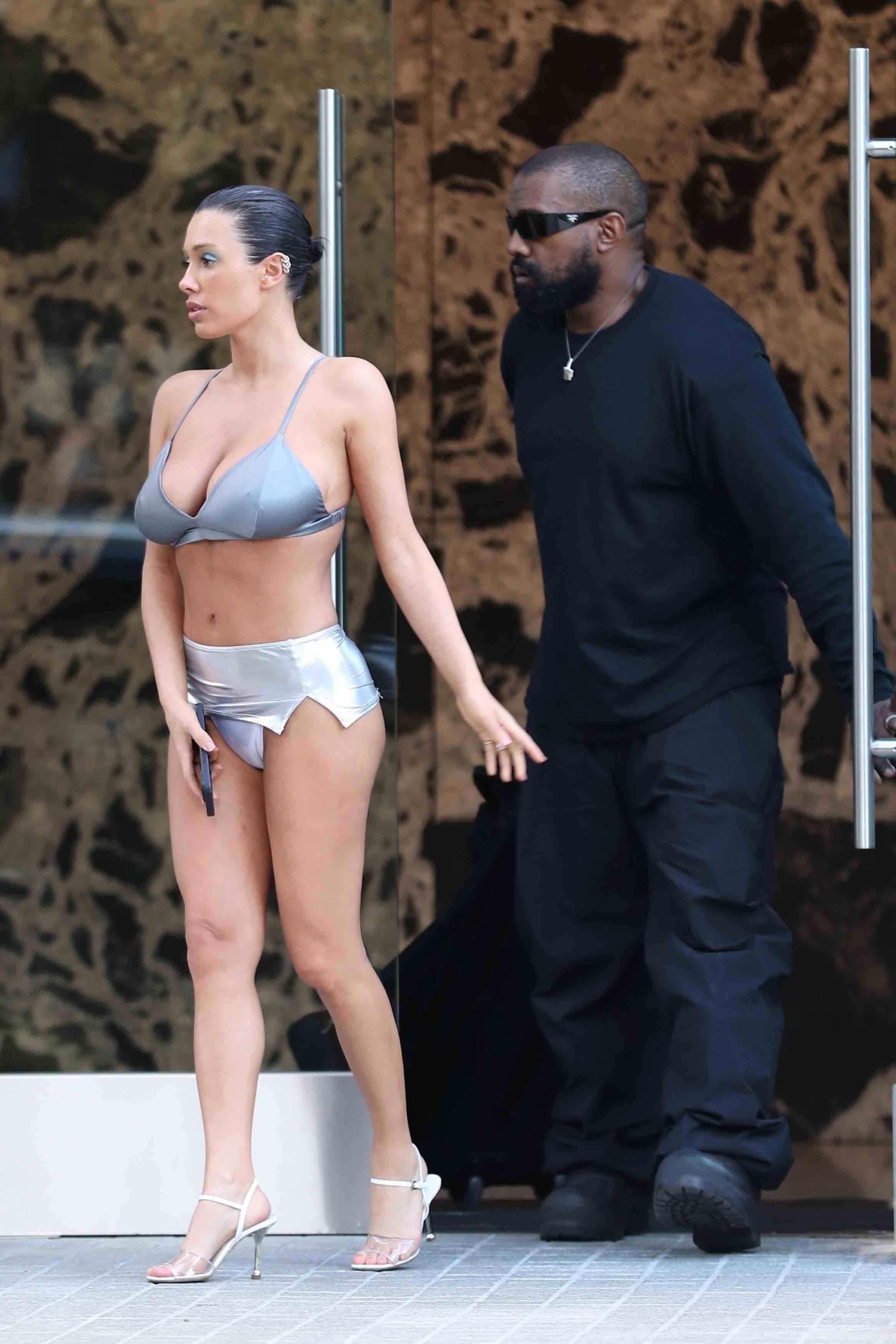 Rapper Kanye West mit seiner Ehefrau Bianca Censori in Los Angeles