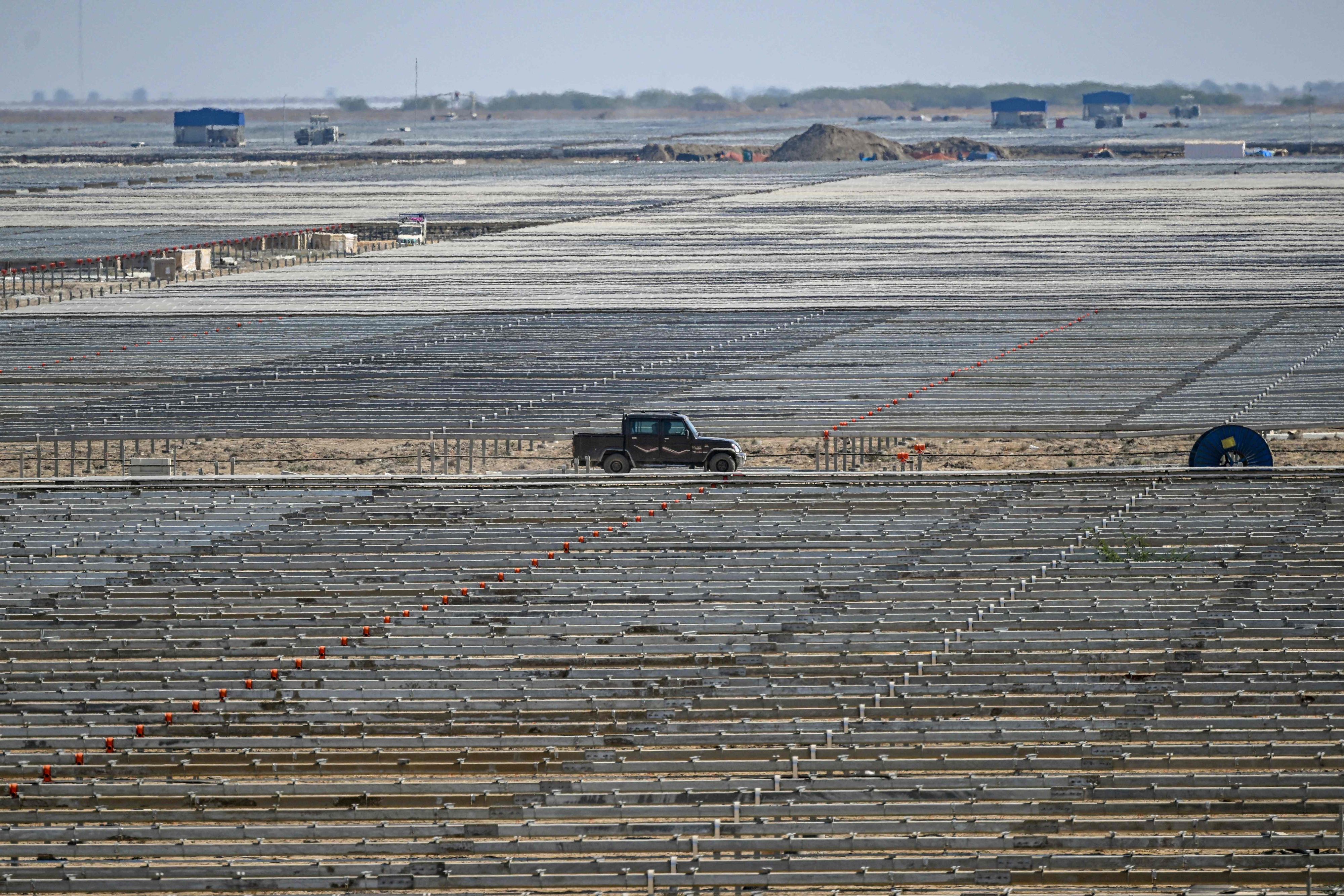 Erst ein Dreißigstel des Khavda Ökostrom-Parks ist im Betrieb, im Vollausbau sollen 16 Millionen Haushalte versorgt werden.