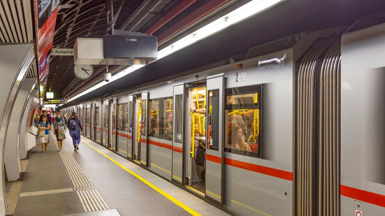 Mitarbeiter des Magistrats in Wien bekommen nun das Öffi-Ticket für die Bundeshauptstadt geschenkt.