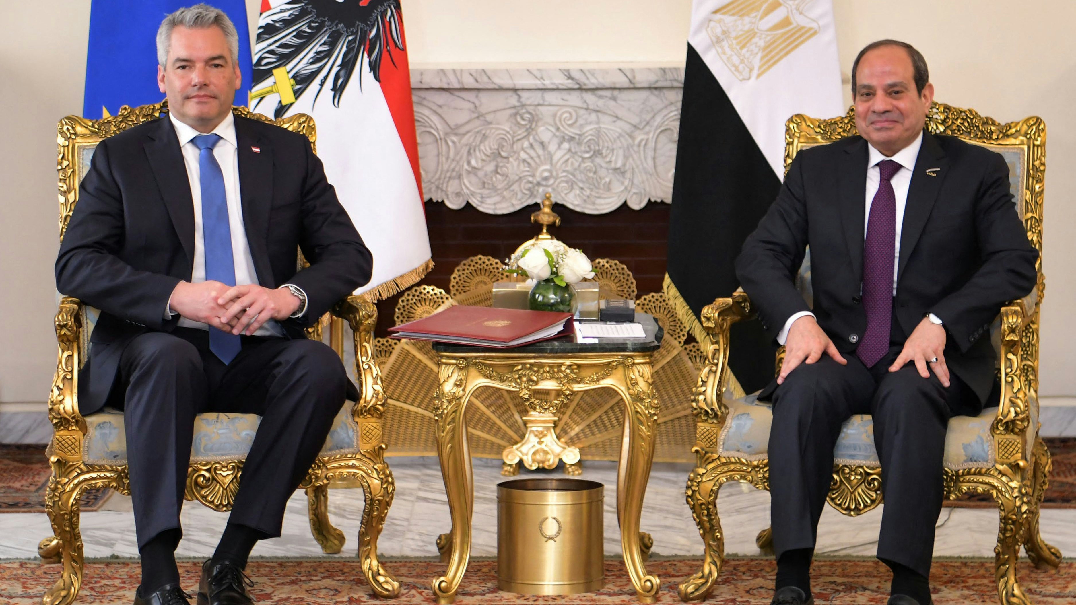 Migrationspakt der EU: Österreichs Bundeskanzler Karl Nehammer bei Ägyptens Präsident Abdel Fattah al-Sisi