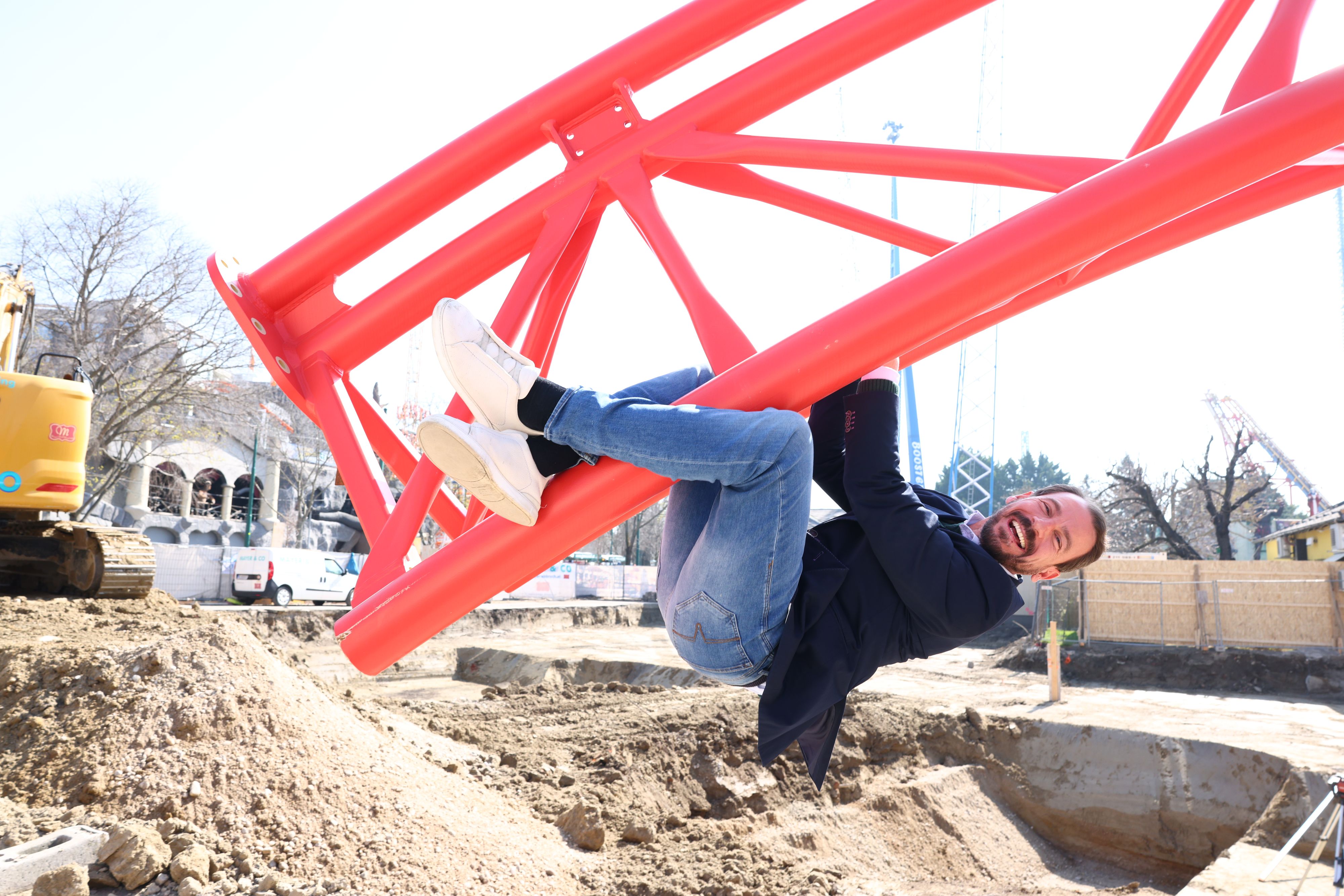 Schausteller Stefan Sittler-Koidl bringt den Wiener Looping in den Prater. 